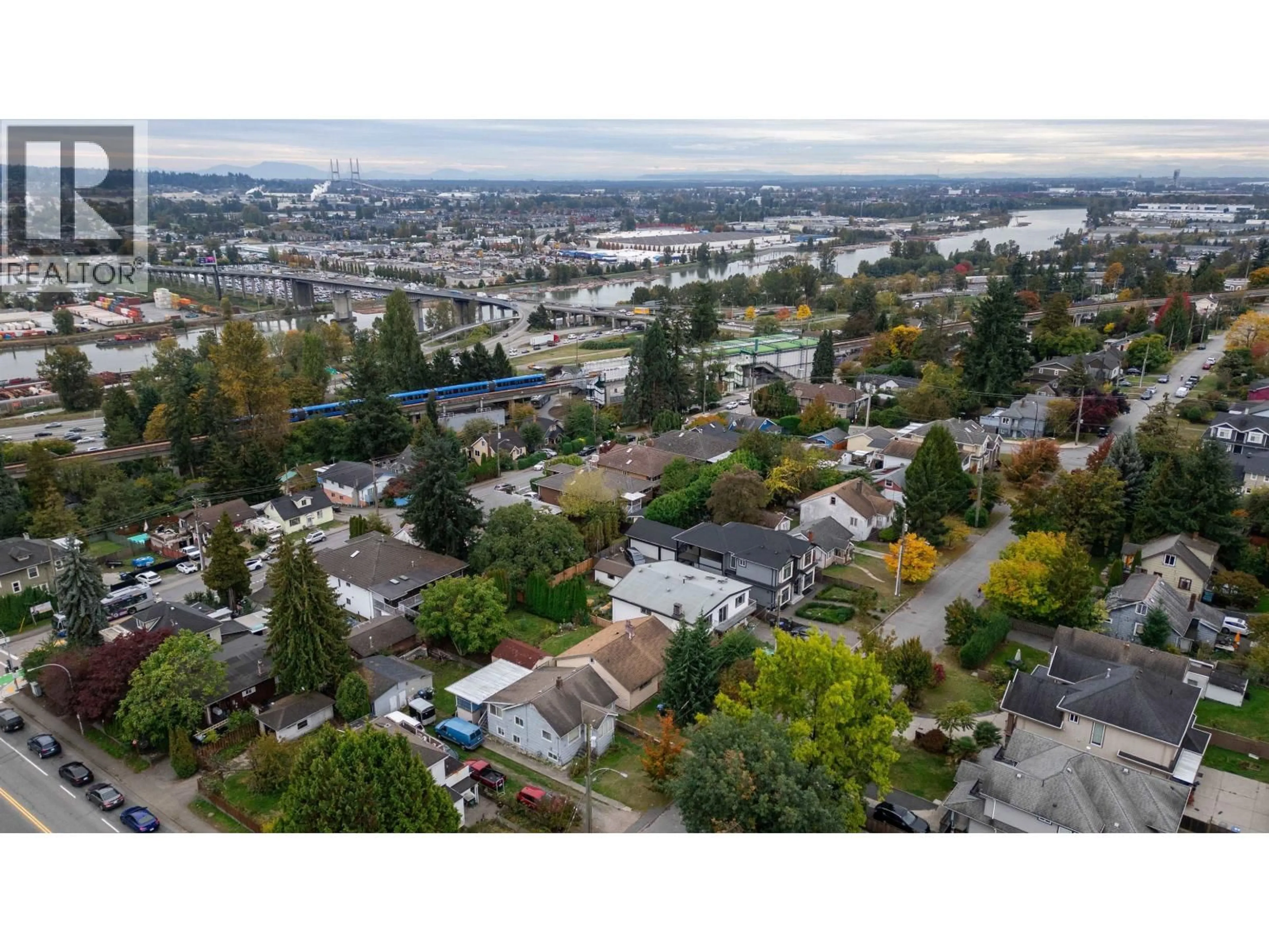 A pic from outside/outdoor area/front of a property/back of a property/a pic from drone, unknown for 2006 HAMILTON STREET, New Westminster British Columbia V3M2P6