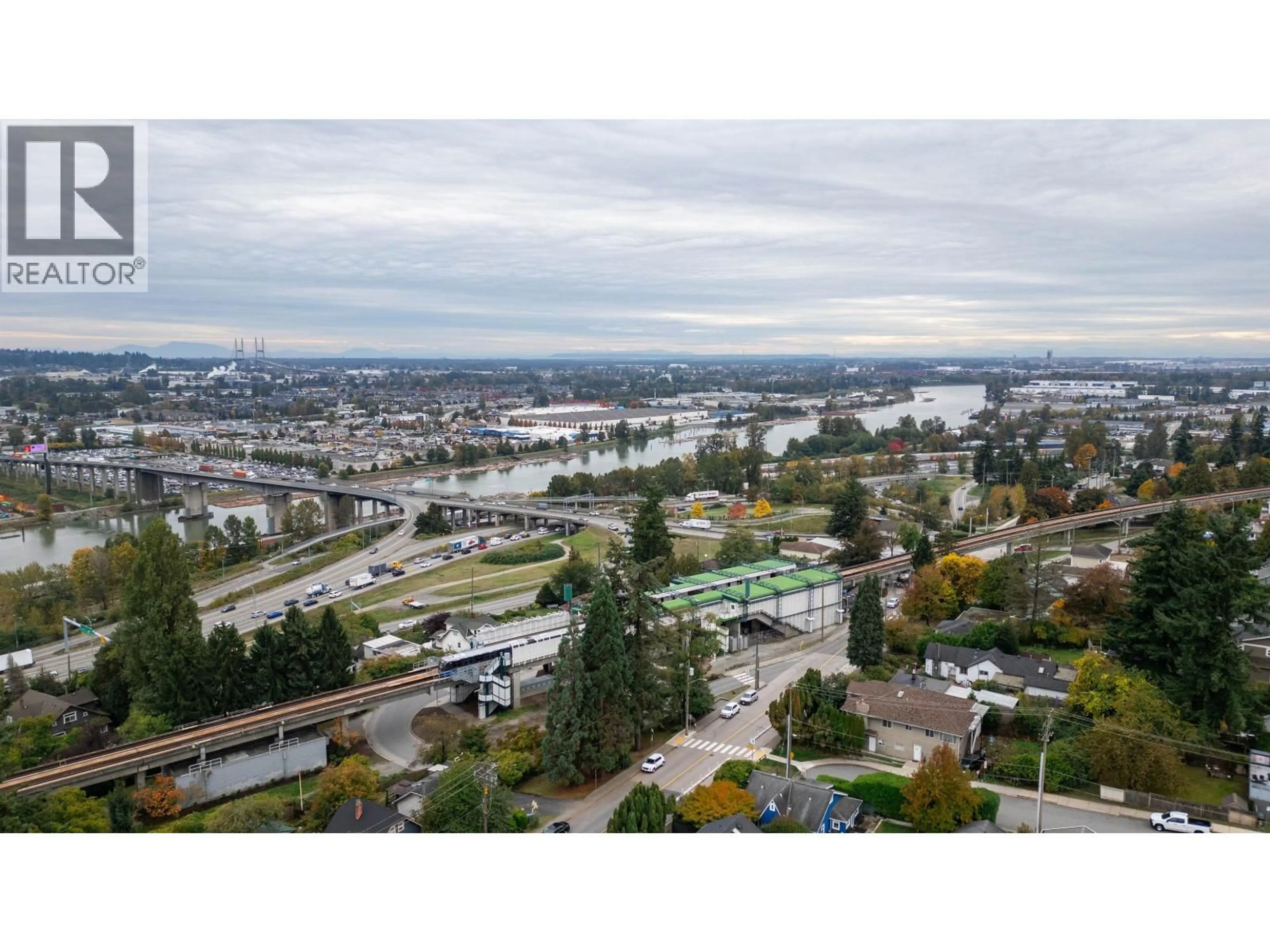 A pic from outside/outdoor area/front of a property/back of a property/a pic from drone, water/lake/river/ocean view for 2006 HAMILTON STREET, New Westminster British Columbia V3M2P6