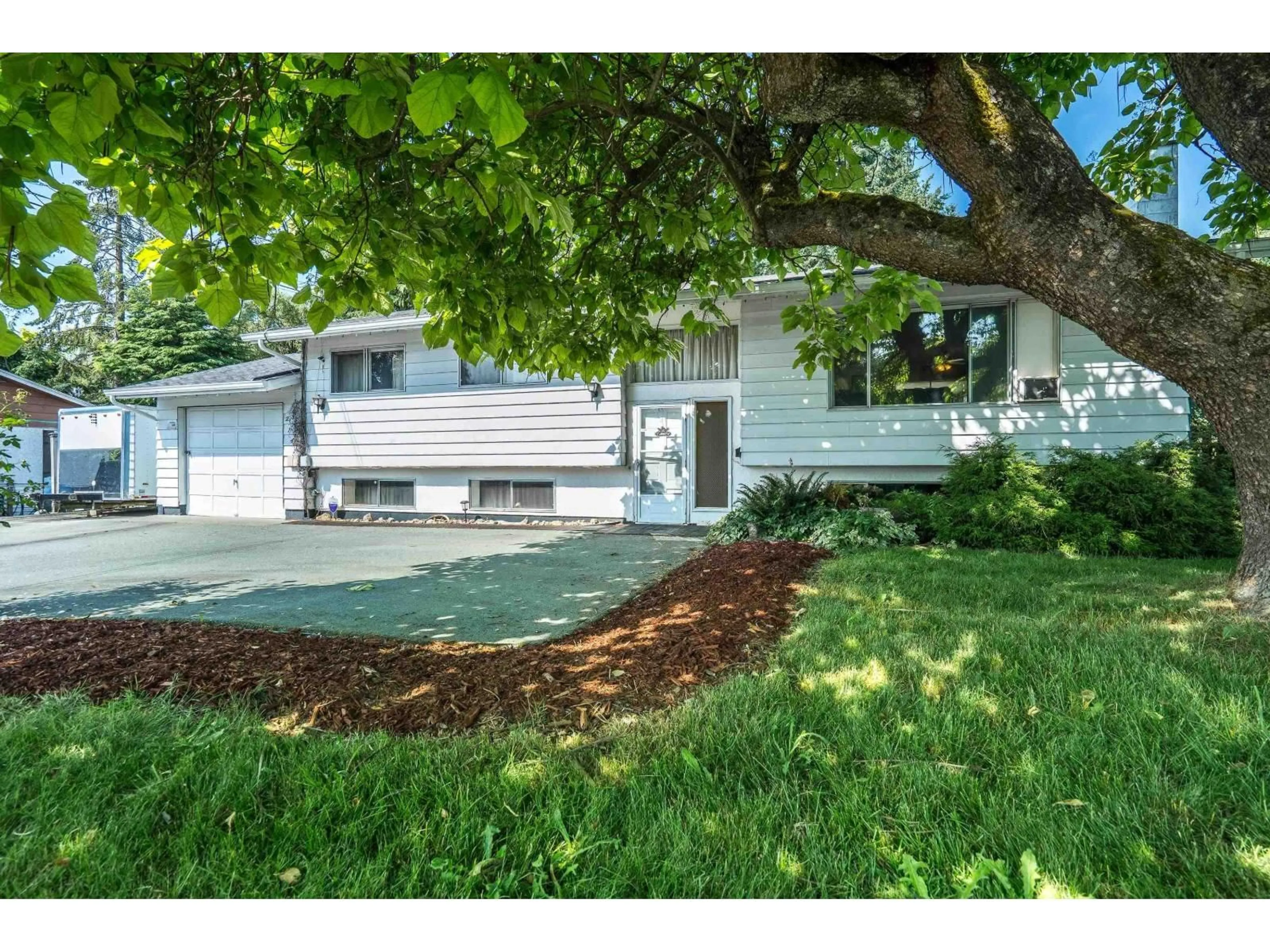 Home with vinyl exterior material, street for 2141 WARE STREET, Abbotsford British Columbia V2S3C4