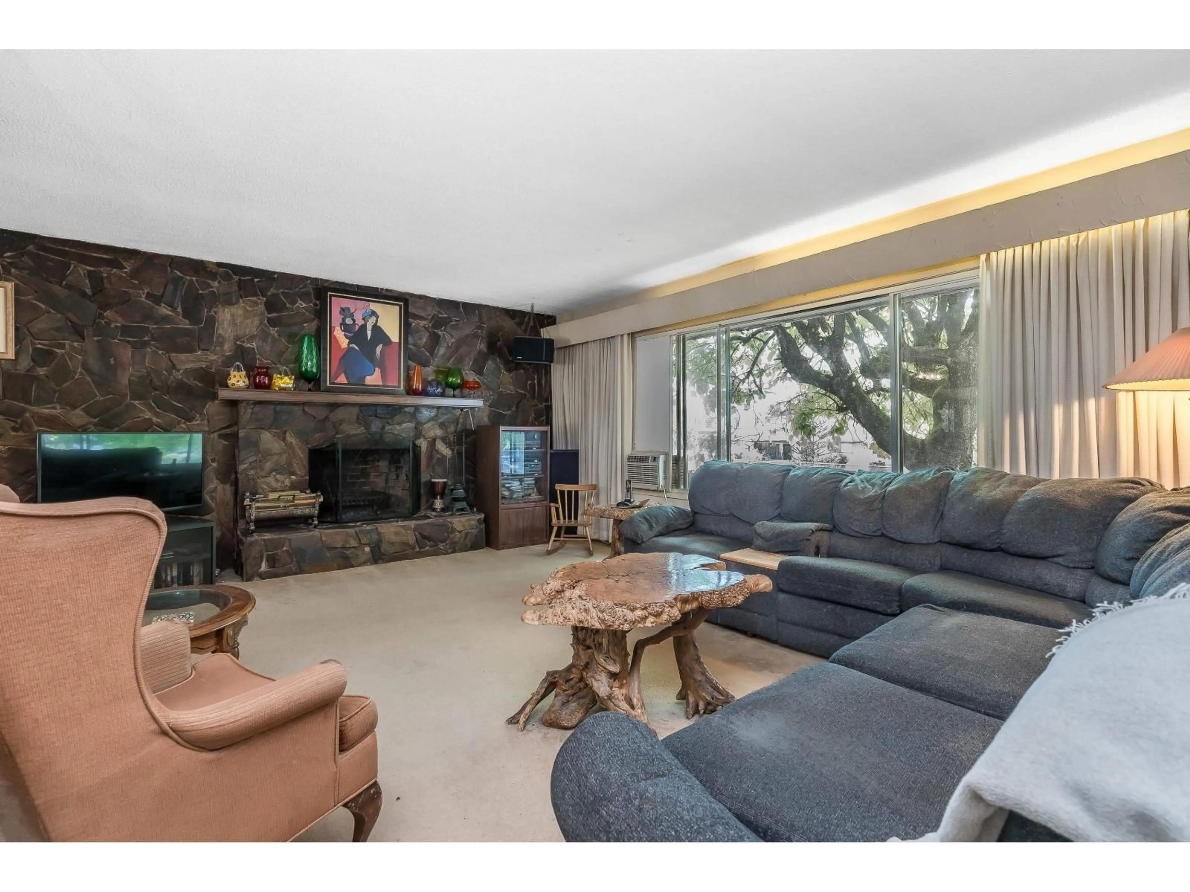 Living room with furniture, unknown for 2141 WARE STREET, Abbotsford British Columbia V2S3C4