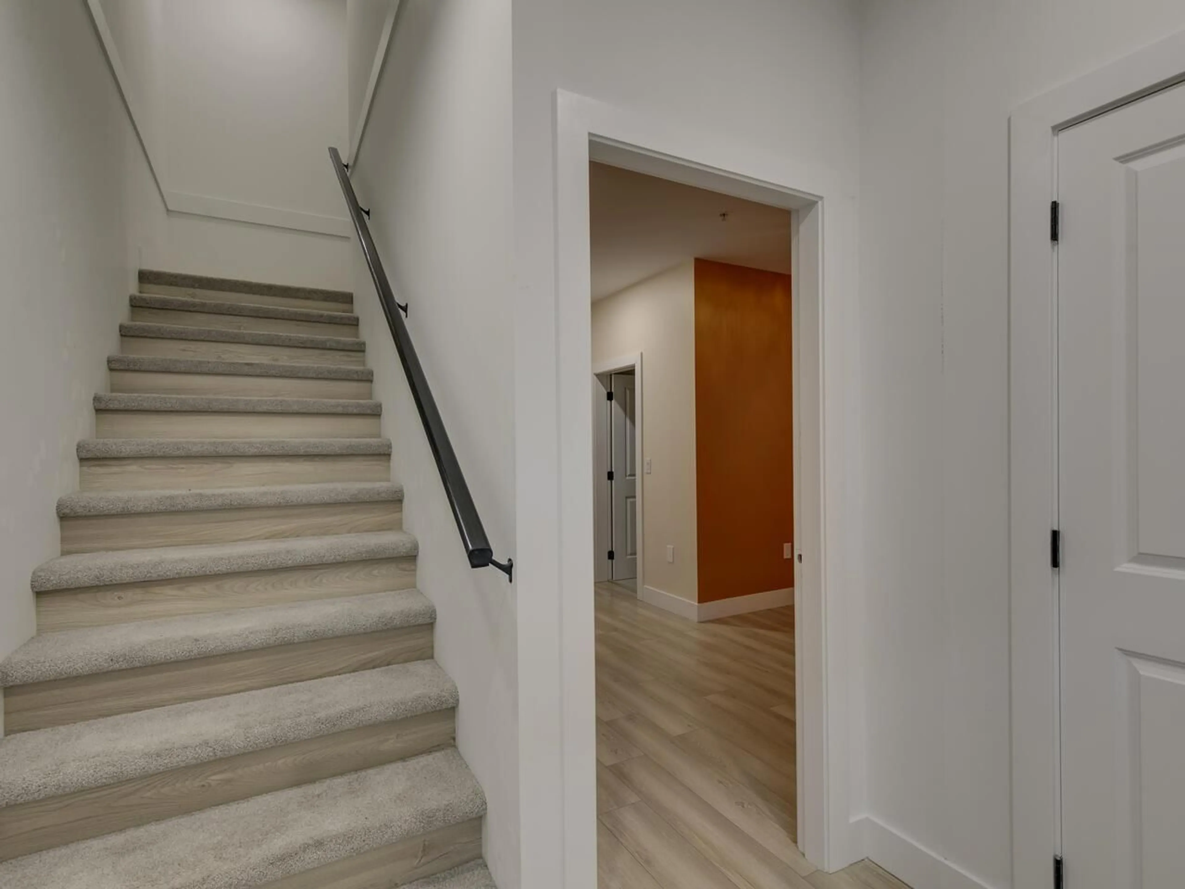 Indoor foyer for 27 - 32970 TUNBRIDGE AVENUE, Mission British Columbia V2V0K9
