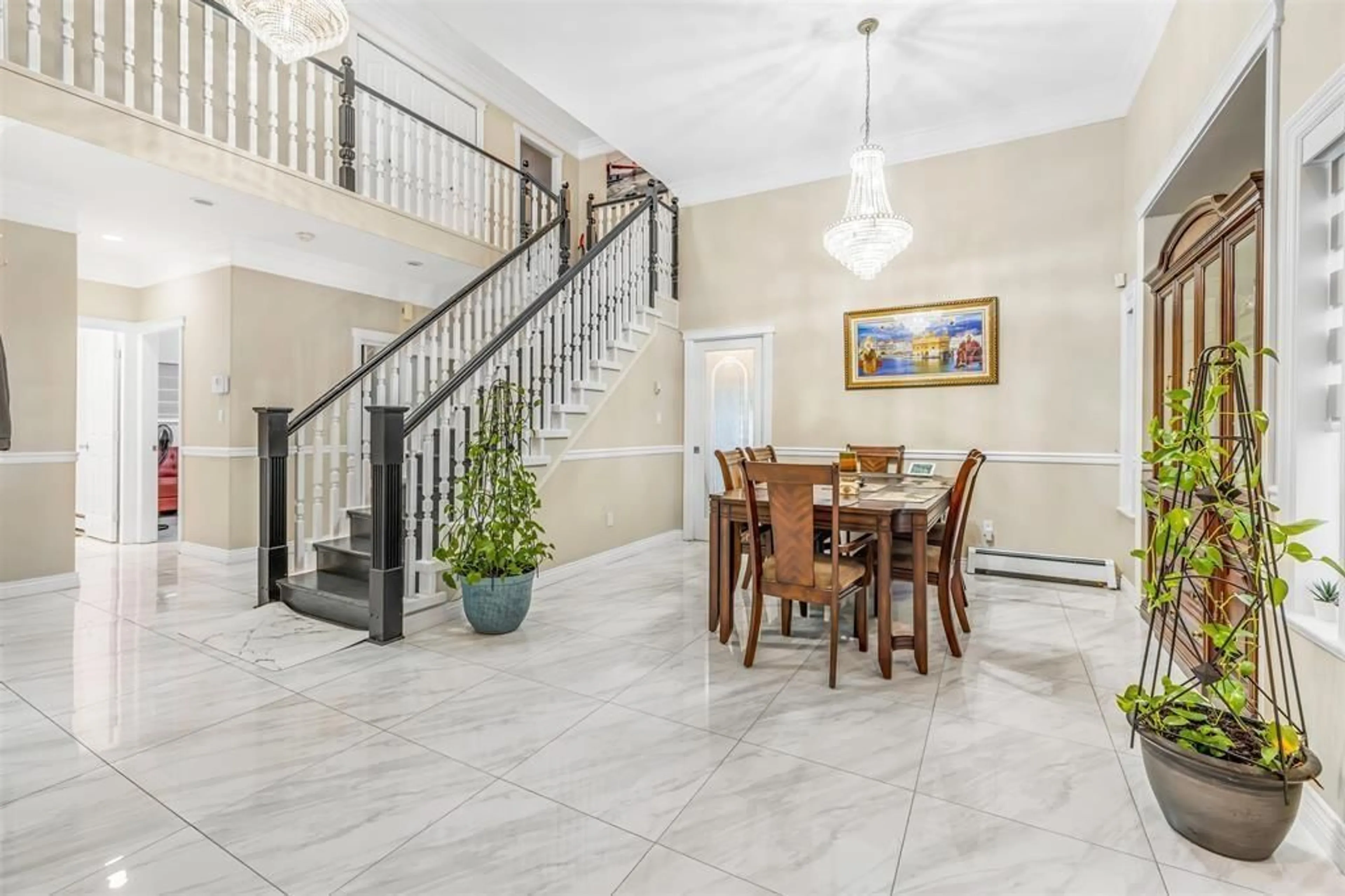 Indoor foyer for 14621 81A AVENUE, Surrey British Columbia V3S9Y4