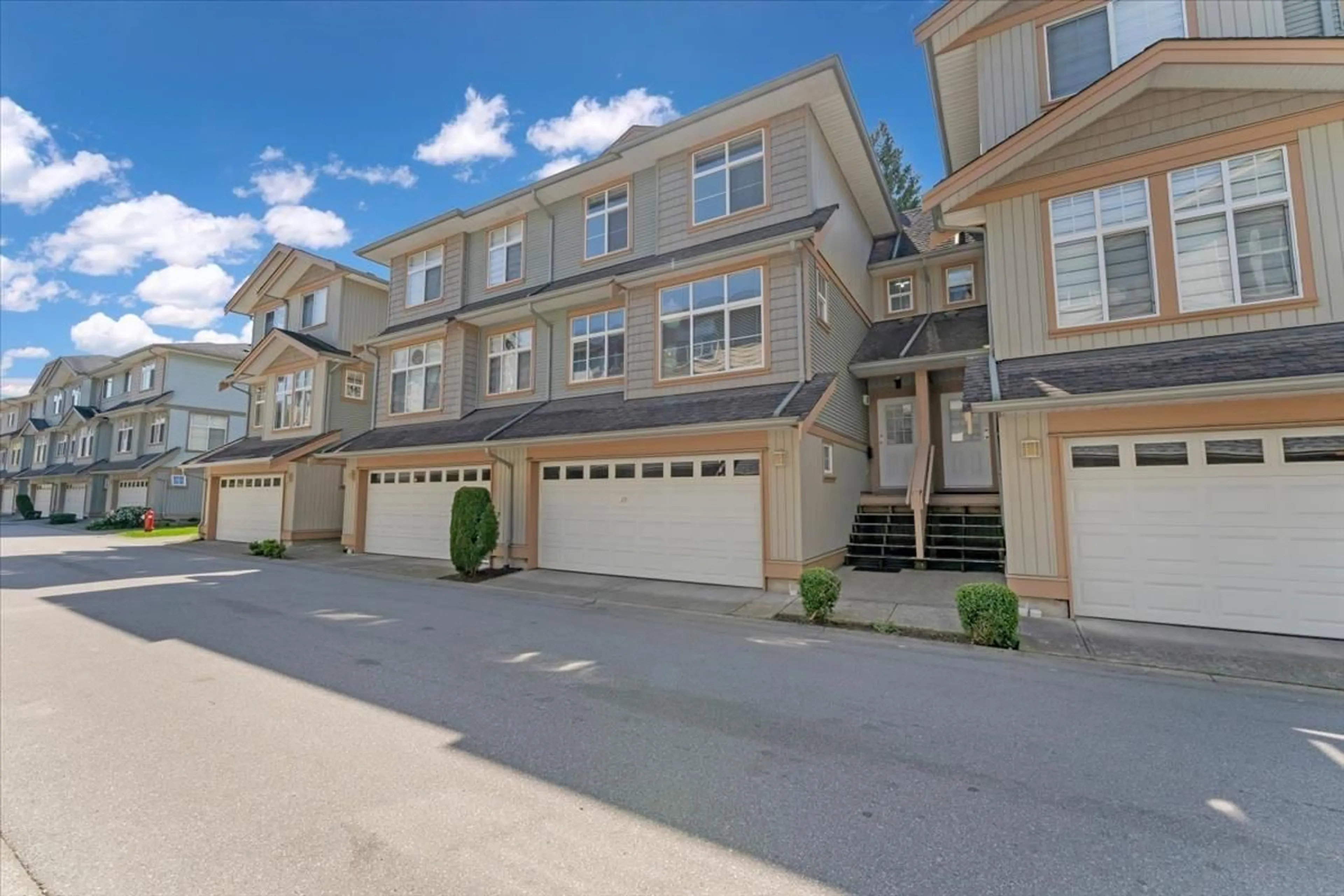 A pic from outside/outdoor area/front of a property/back of a property/a pic from drone, street for 7 - 7518 138 STREET, Surrey British Columbia V3W1S1