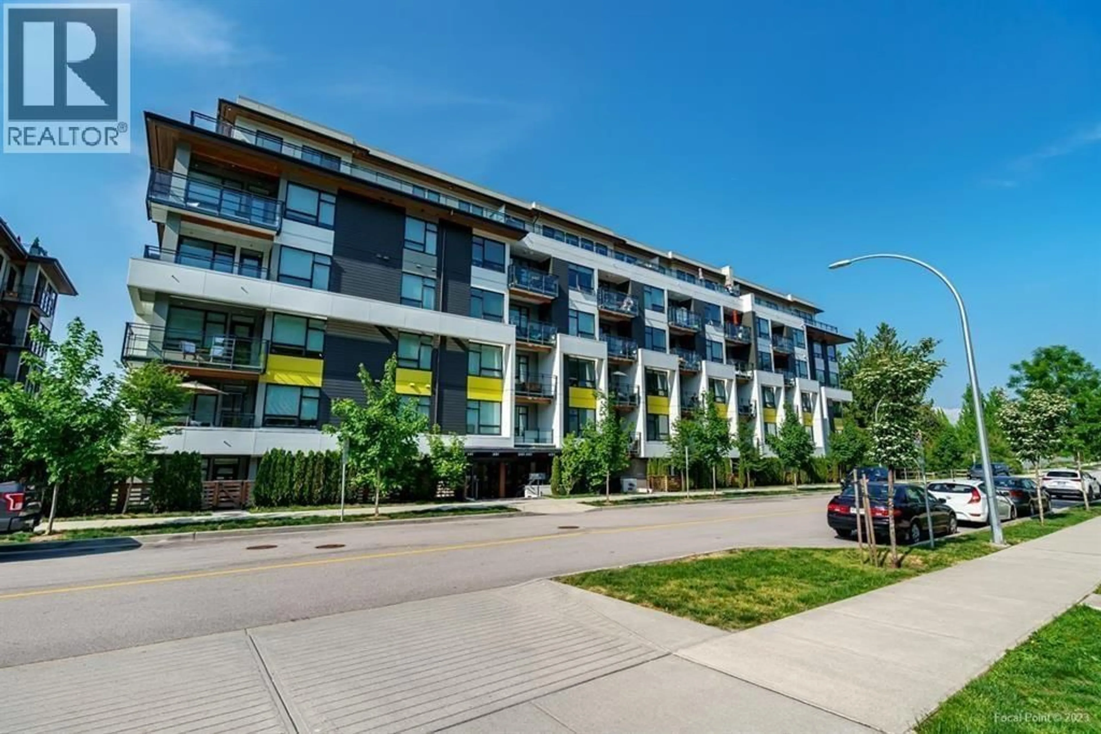 Patio, building for 112 - 3038 ST. GEORGE STREET STREET, Port Moody British Columbia V3H0L3