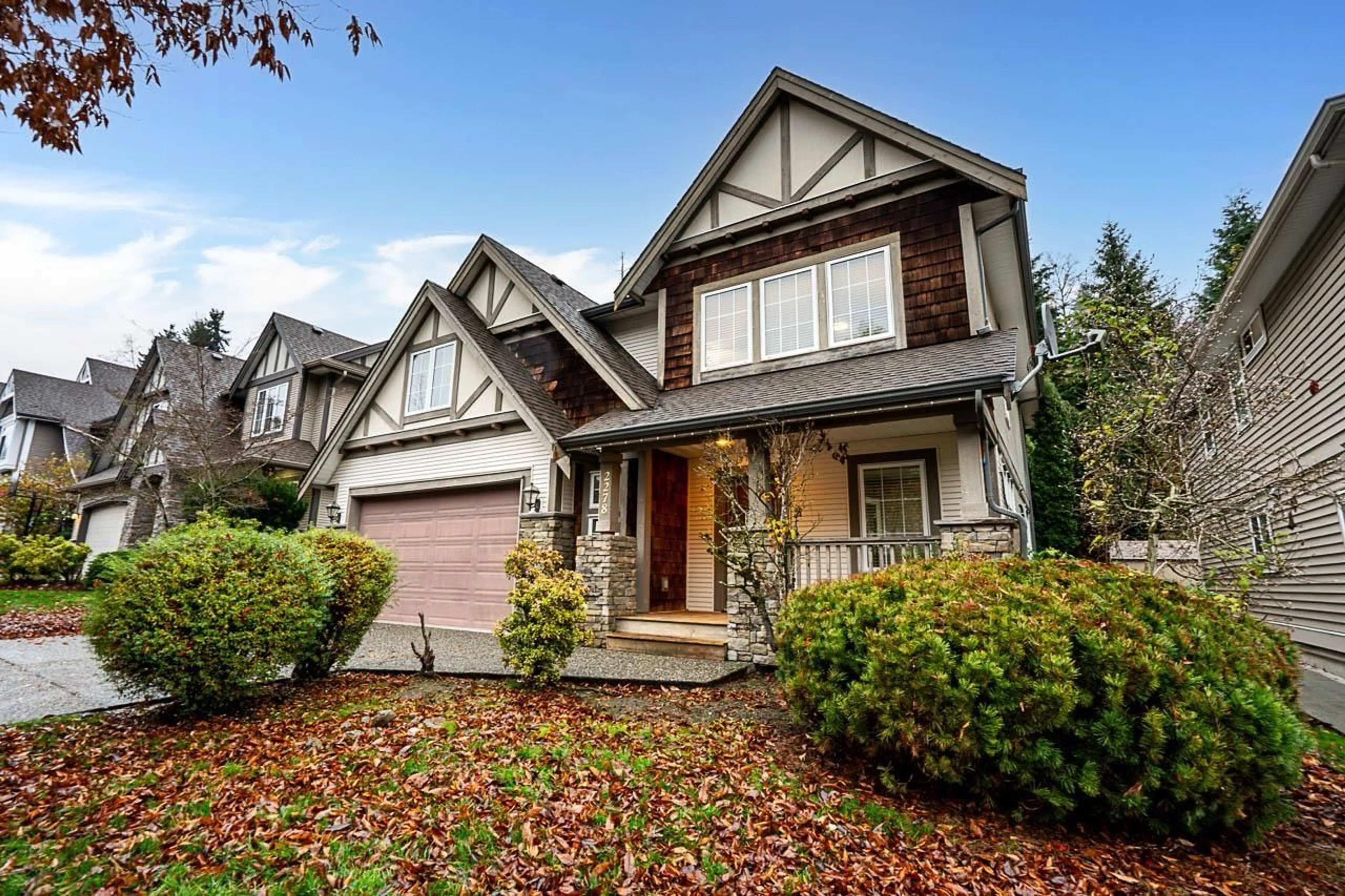 Home with vinyl exterior material, street for 2278 CAMERON COURT, Abbotsford British Columbia V3G0B7