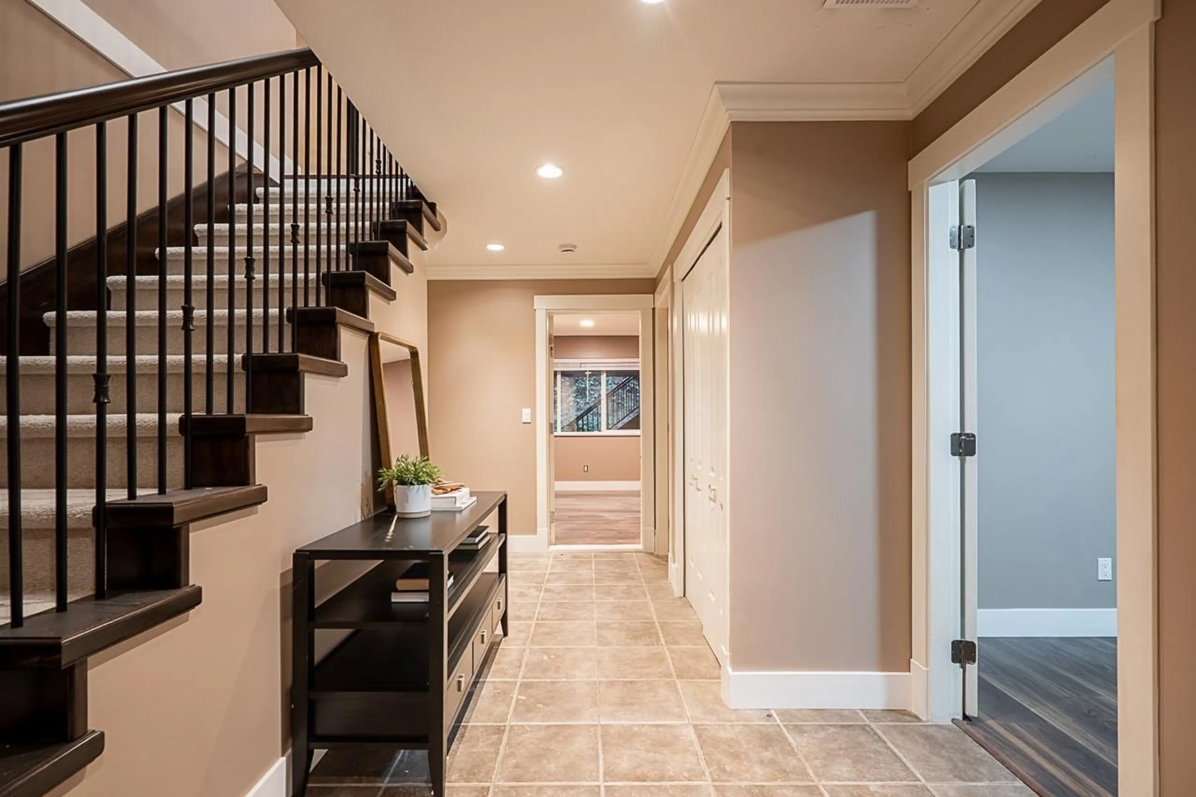 Indoor entryway for 2278 CAMERON COURT, Abbotsford British Columbia V3G0B7