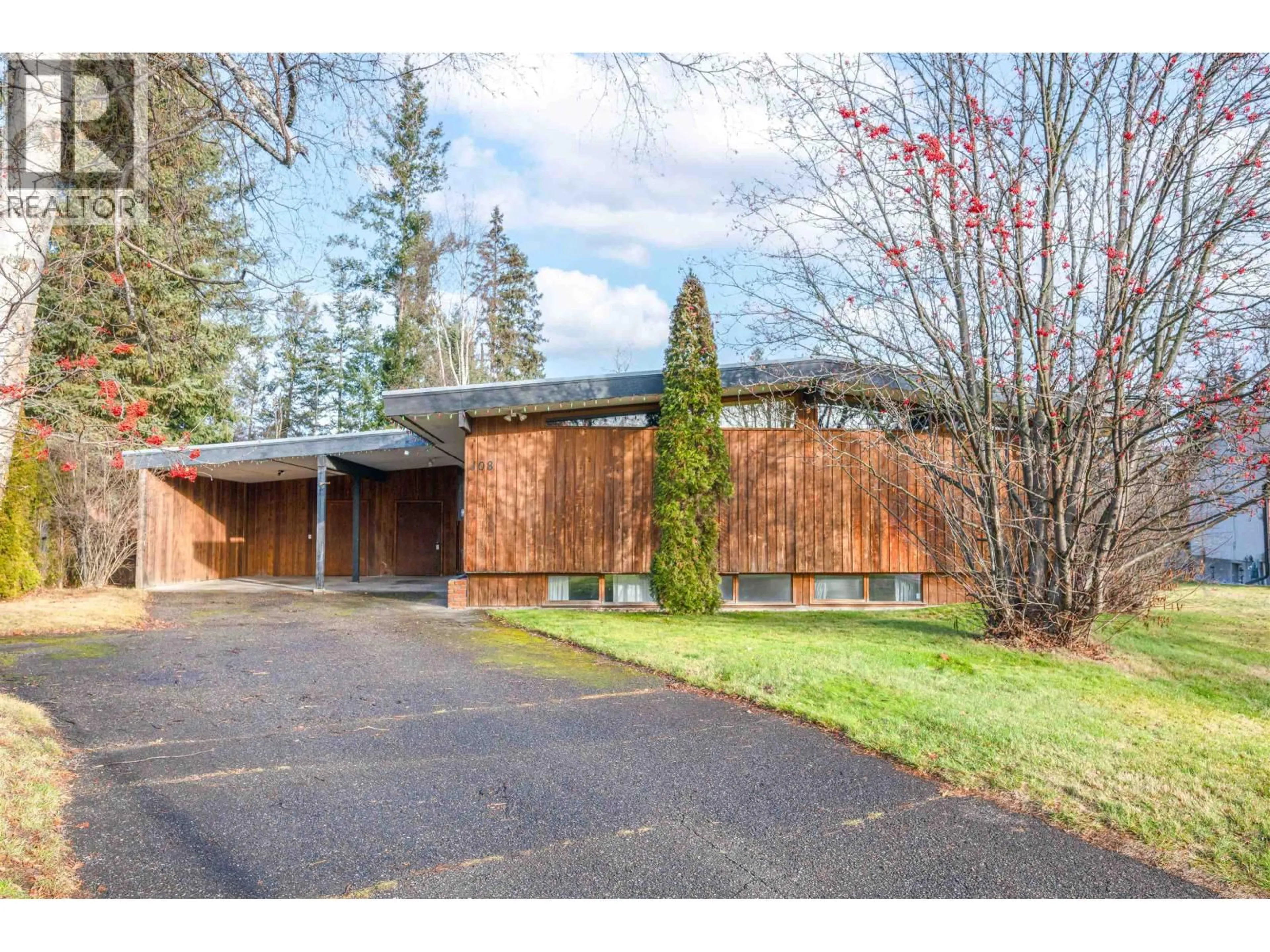 Indoor foyer for 108 KING DRIVE, Prince George British Columbia V2M4V4