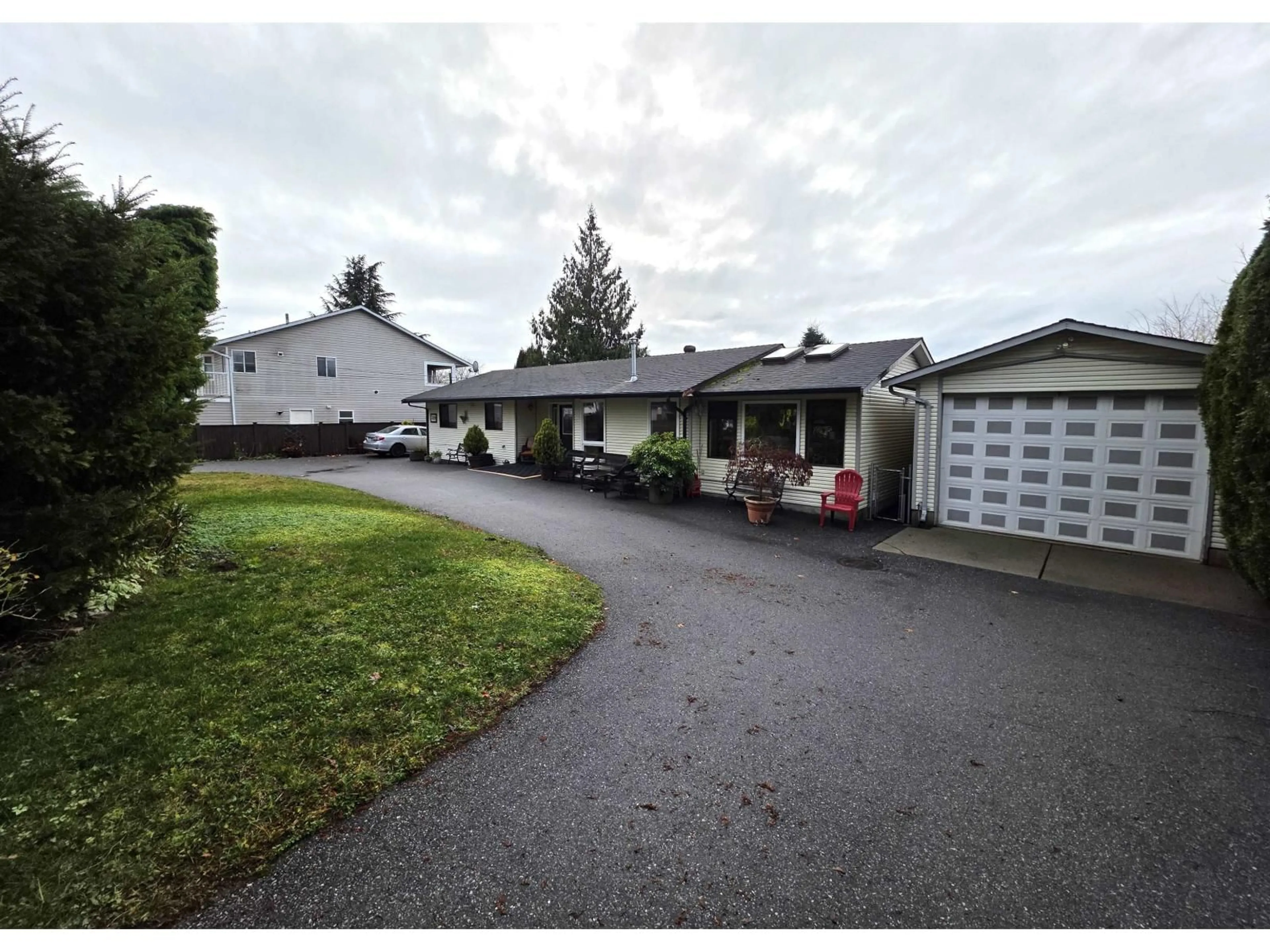 A pic from outside/outdoor area/front of a property/back of a property/a pic from drone, street for 3319 275 STREET, Langley British Columbia V4W3J3
