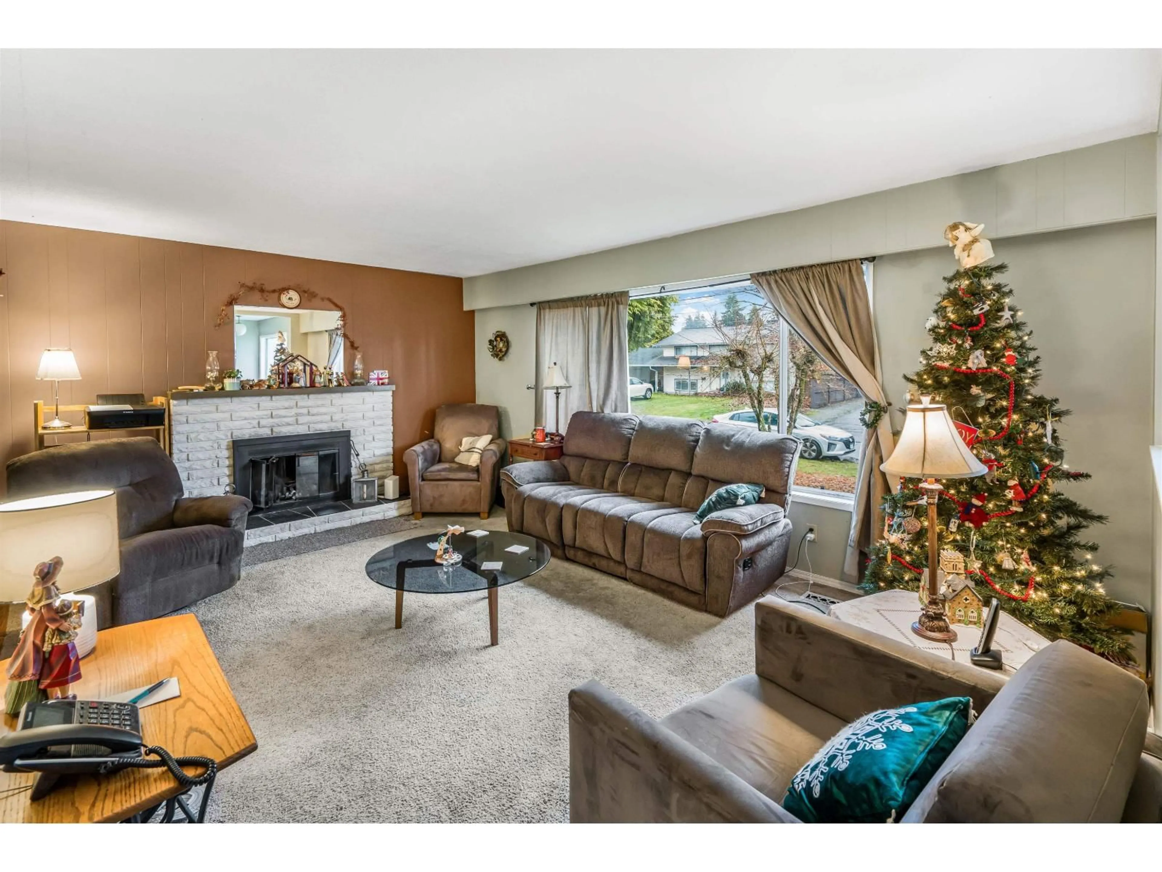 Living room with furniture, unknown for 2175 LYNDEN STREET, Abbotsford British Columbia V2T3B6