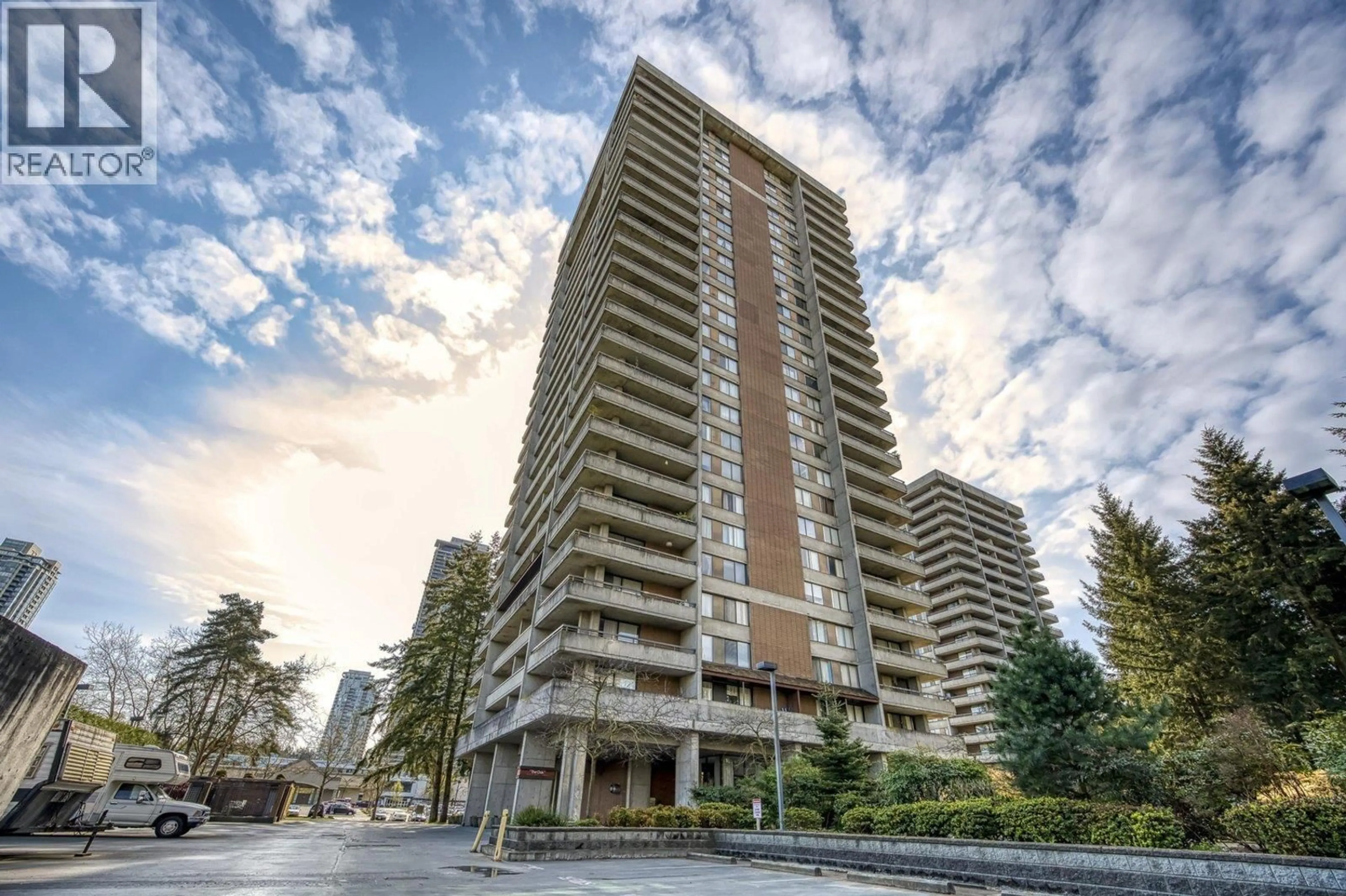 Patio, building for 1401 - 3755 BARTLETT COURT, Burnaby British Columbia V3J7G7