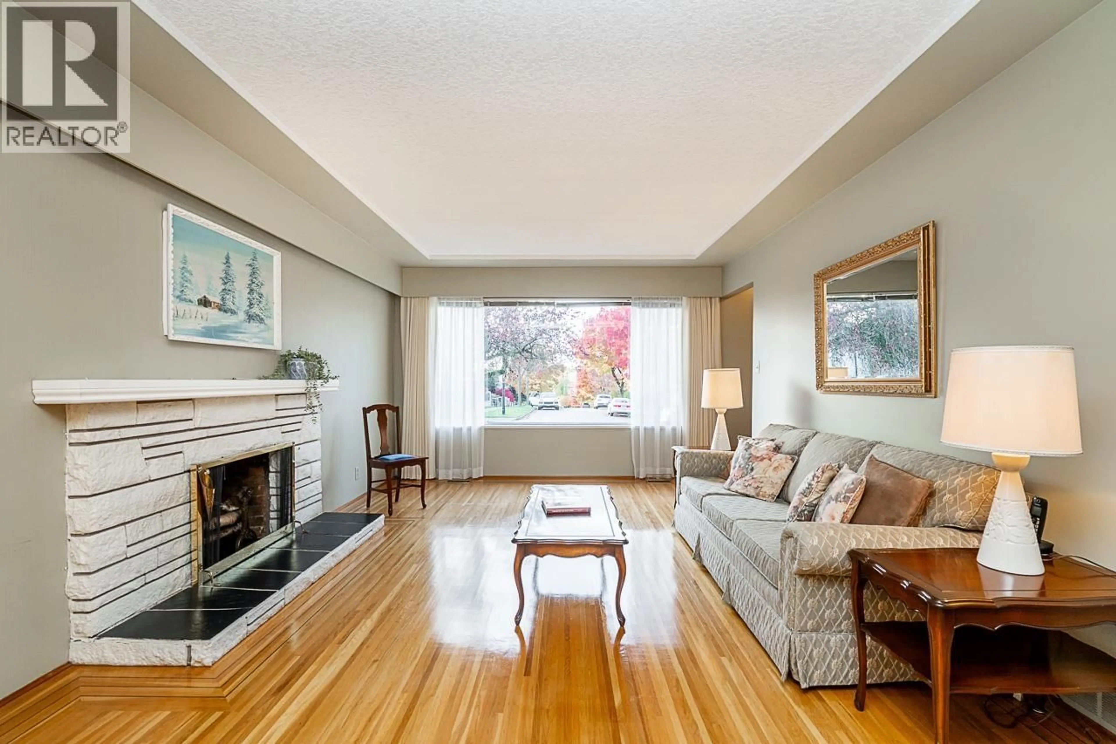 Living room with furniture, wood/laminate floor for 5406 ROSS STREET, Vancouver British Columbia V5W3K9