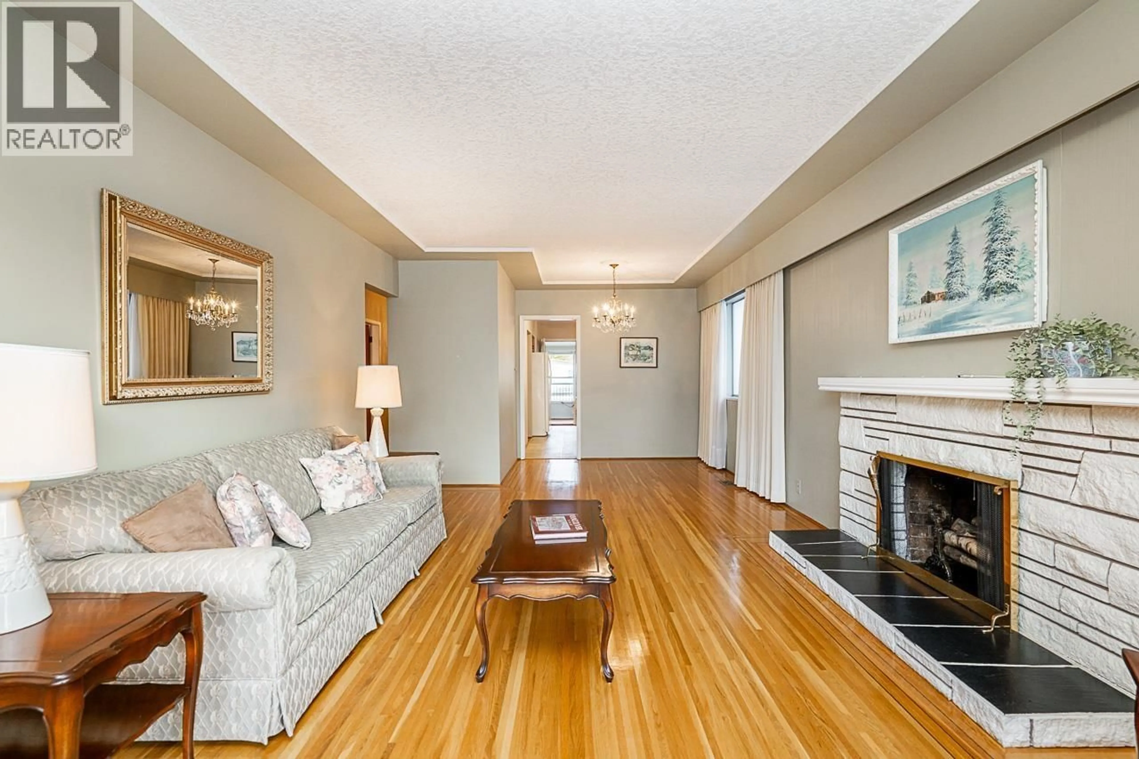 Living room with furniture, wood/laminate floor for 5406 ROSS STREET, Vancouver British Columbia V5W3K9