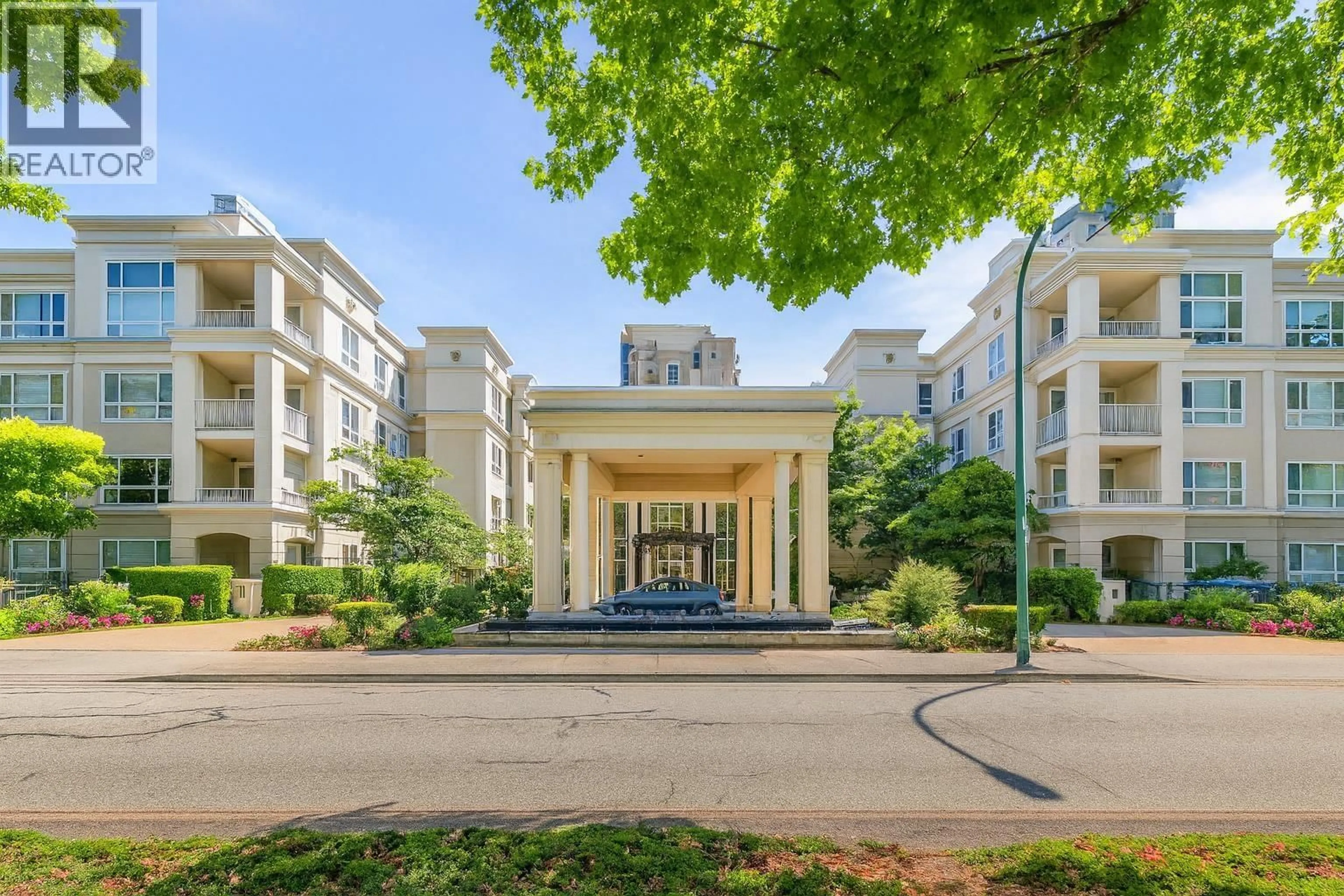 Indoor foyer for 343 - 3098 GUILDFORD WAY, Coquitlam British Columbia V3B7W8