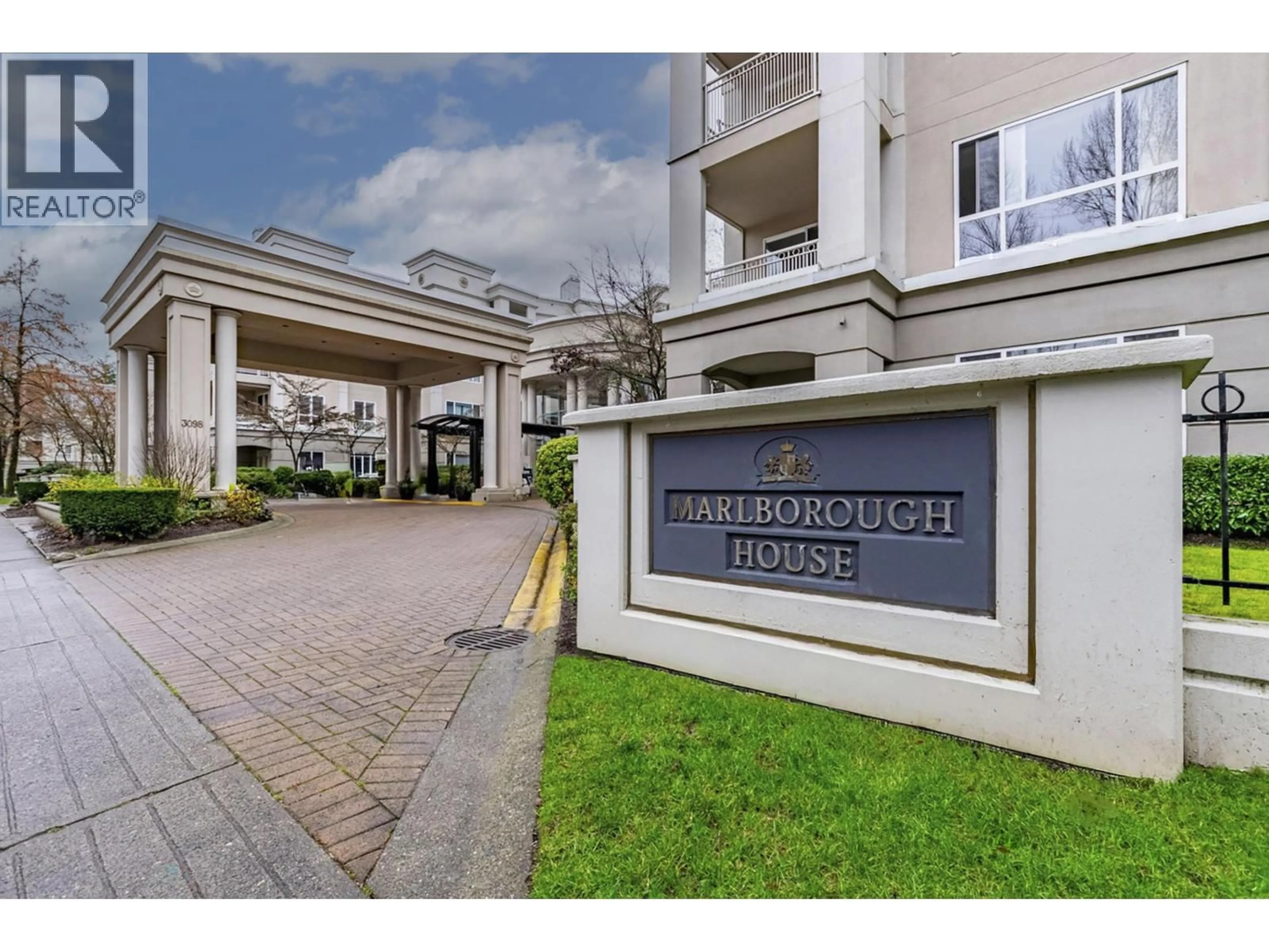 Indoor foyer for 343 - 3098 GUILDFORD WAY, Coquitlam British Columbia V3B7W8