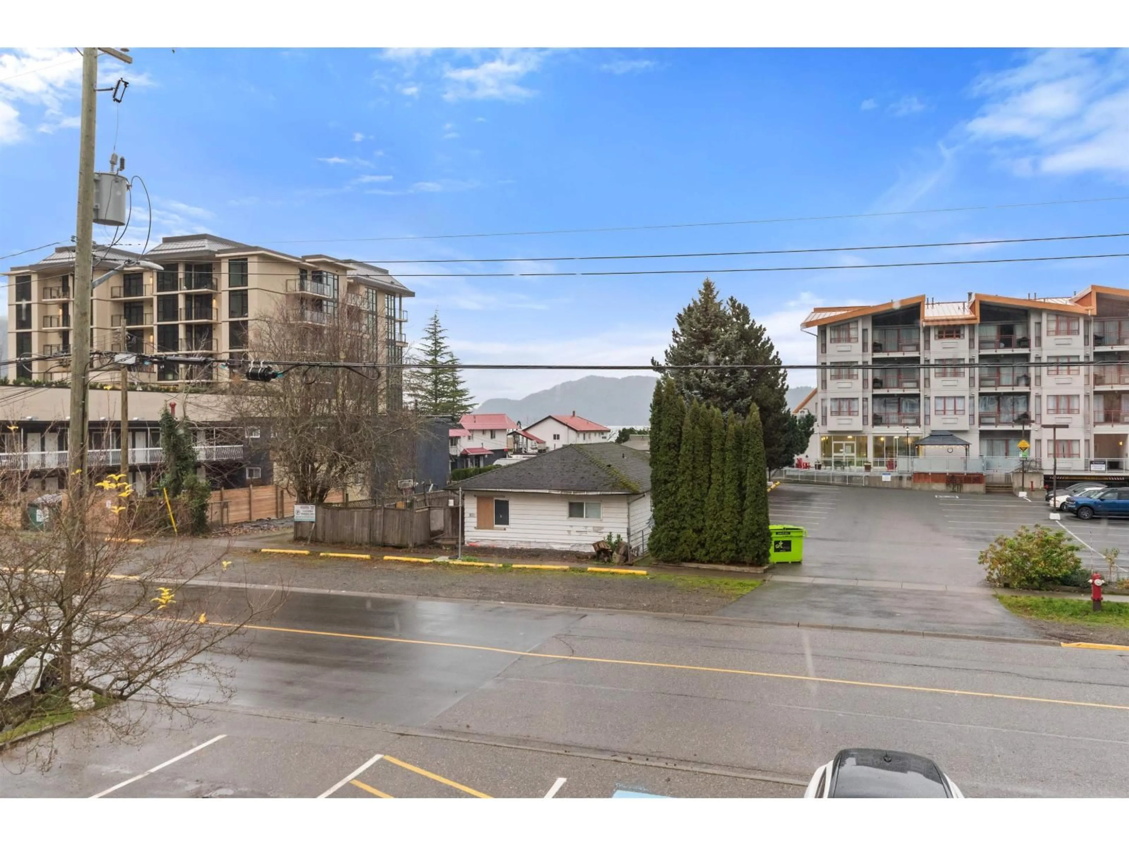 A pic from outside/outdoor area/front of a property/back of a property/a pic from drone, mountain view for 205 - 160 LILLOOET AVENUE, Harrison Hot Springs British Columbia V0M1K0