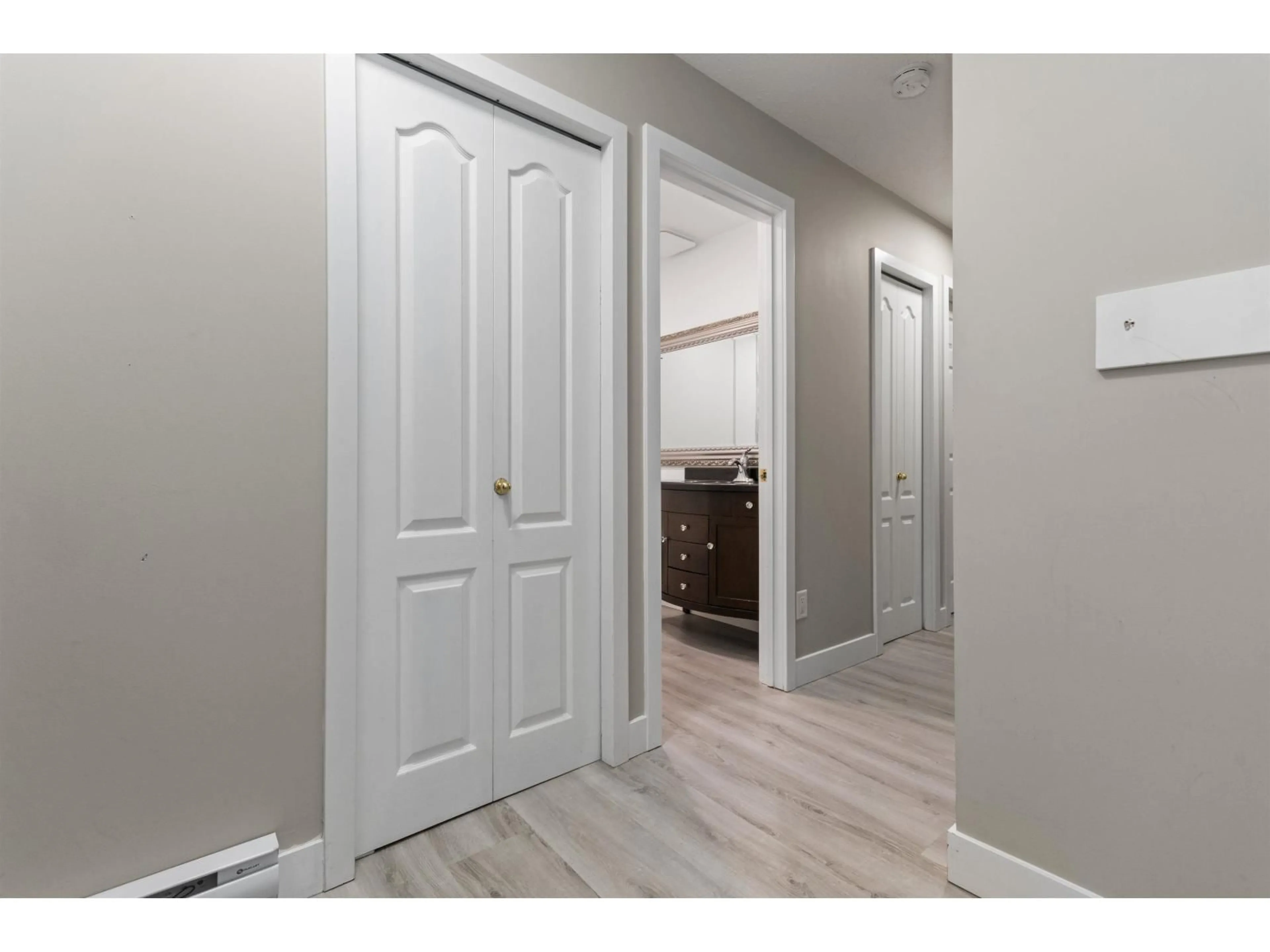 Indoor entryway for 205 - 160 LILLOOET AVENUE, Harrison Hot Springs British Columbia V0M1K0