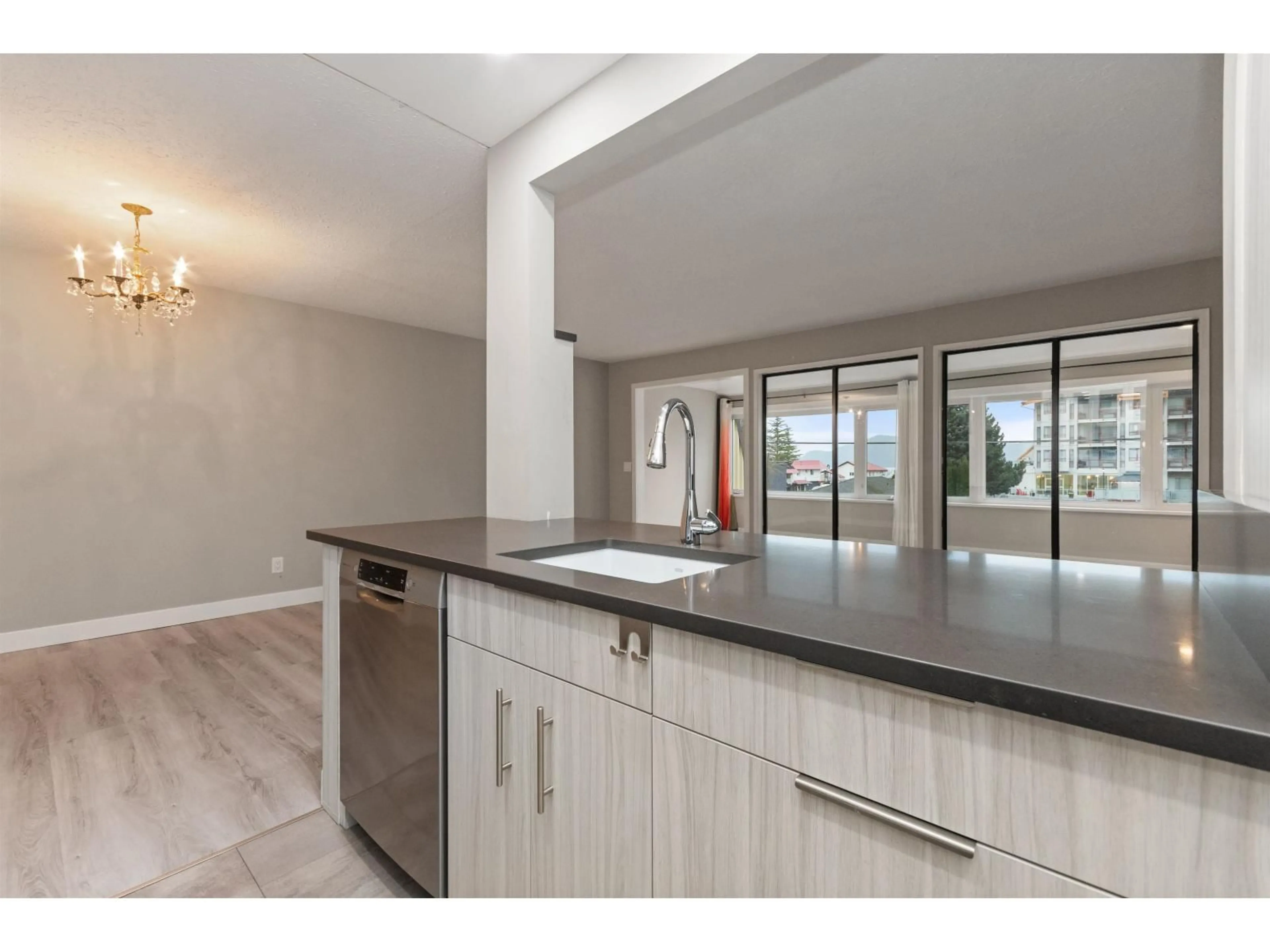 Open concept kitchen, unknown for 205 - 160 LILLOOET AVENUE, Harrison Hot Springs British Columbia V0M1K0