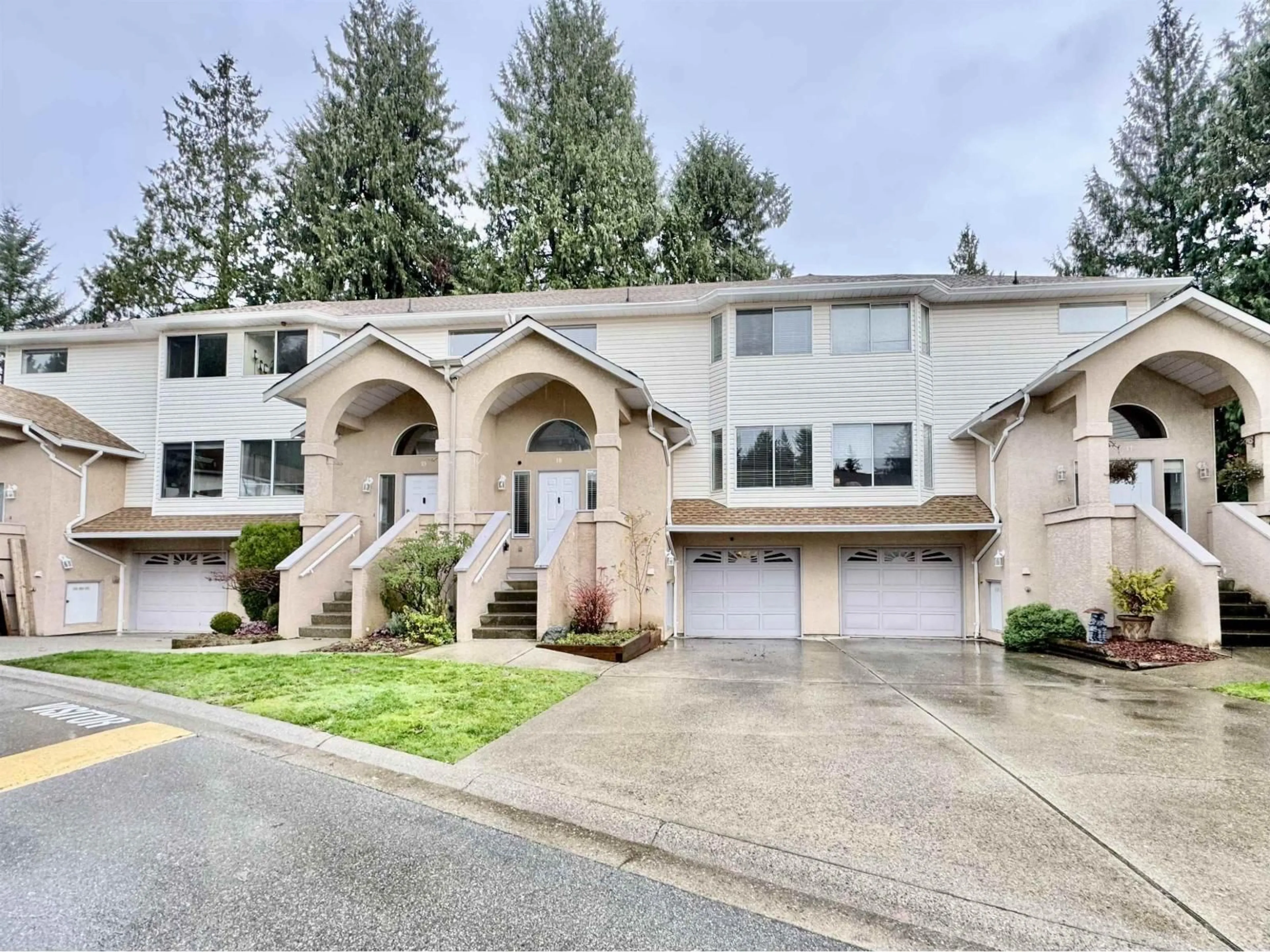 Home with vinyl exterior material, street for 18 - 32339 7TH AVENUE, Mission British Columbia V2V6T7