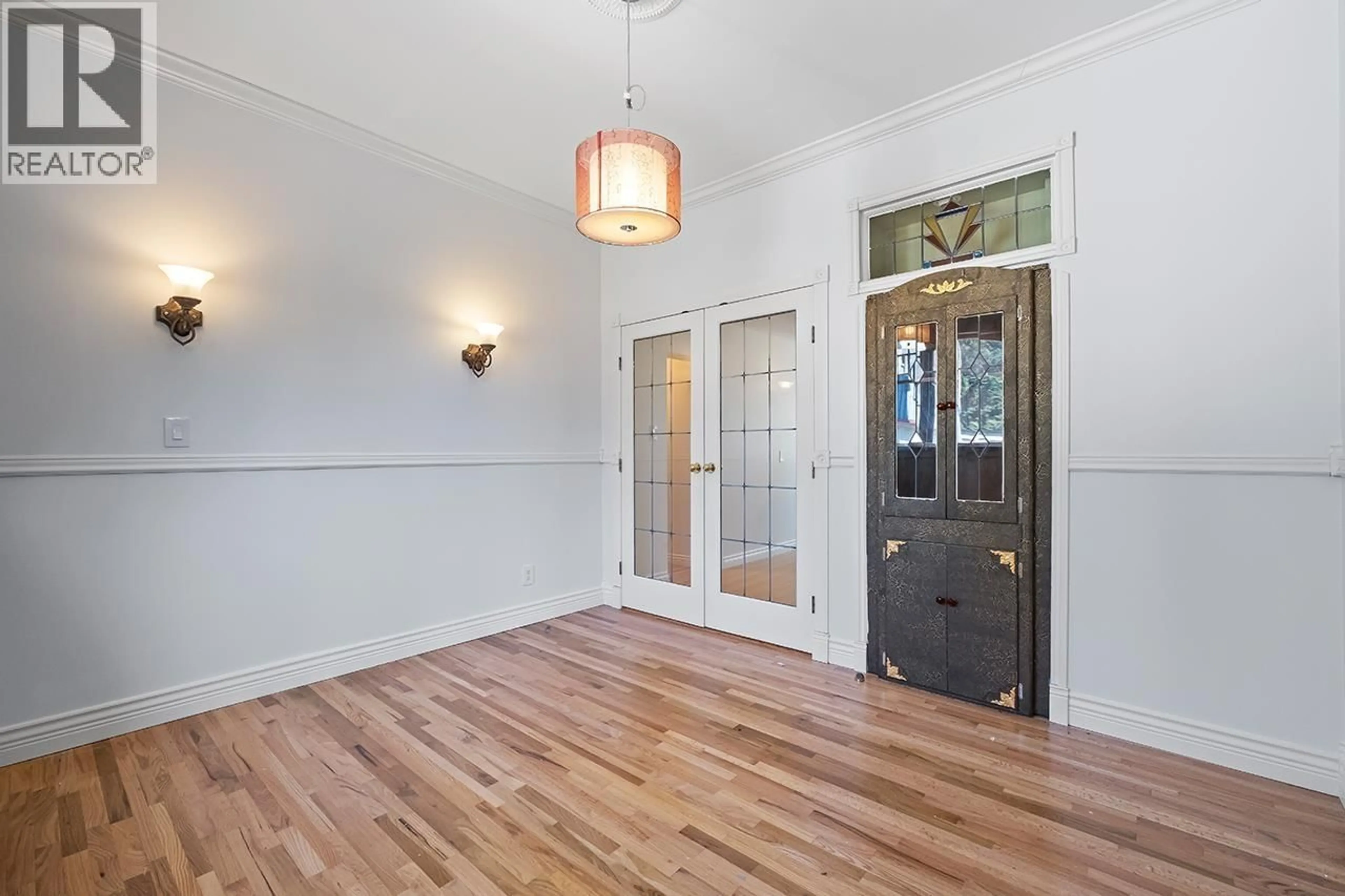 Indoor entryway for 1027 NANAIMO STREET, New Westminster British Columbia V3M2E7