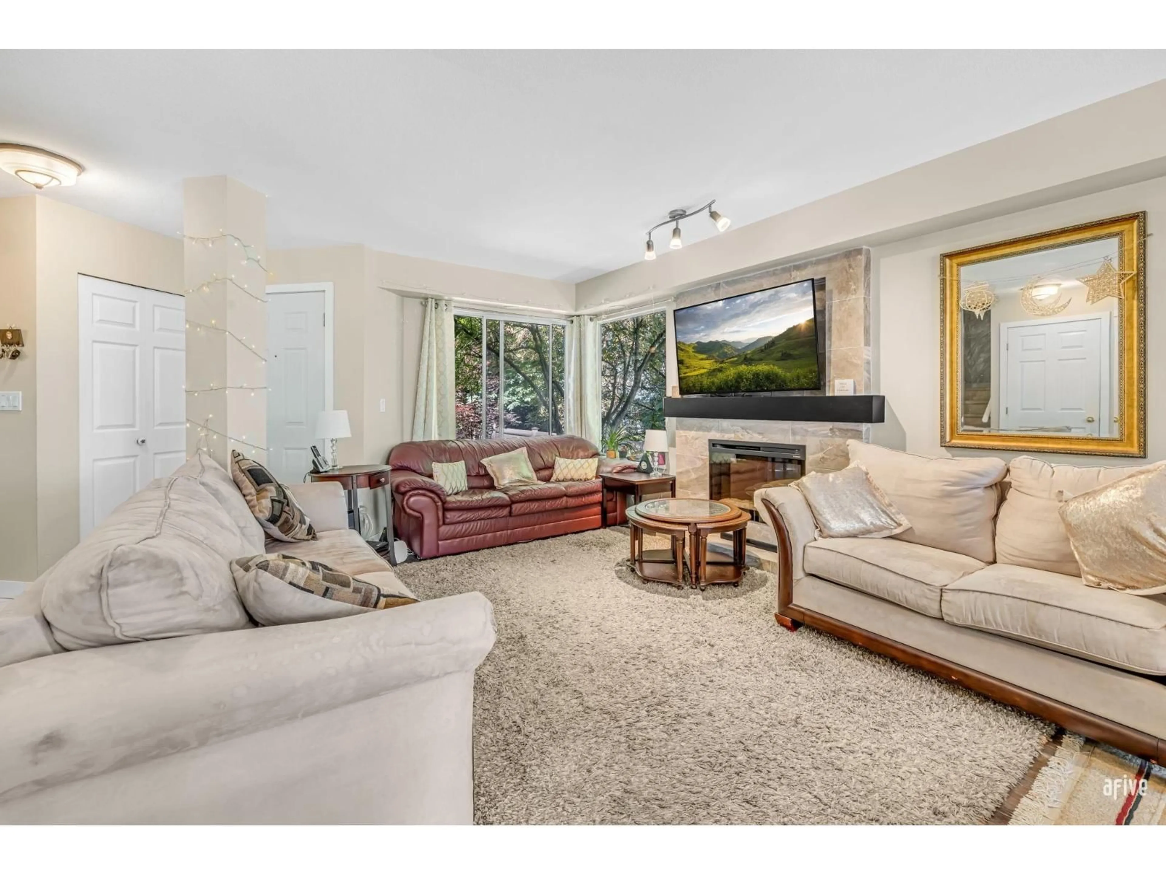 Living room with furniture, unknown for 232 - 13900 HYLAND ROAD, Surrey British Columbia V3W1K4