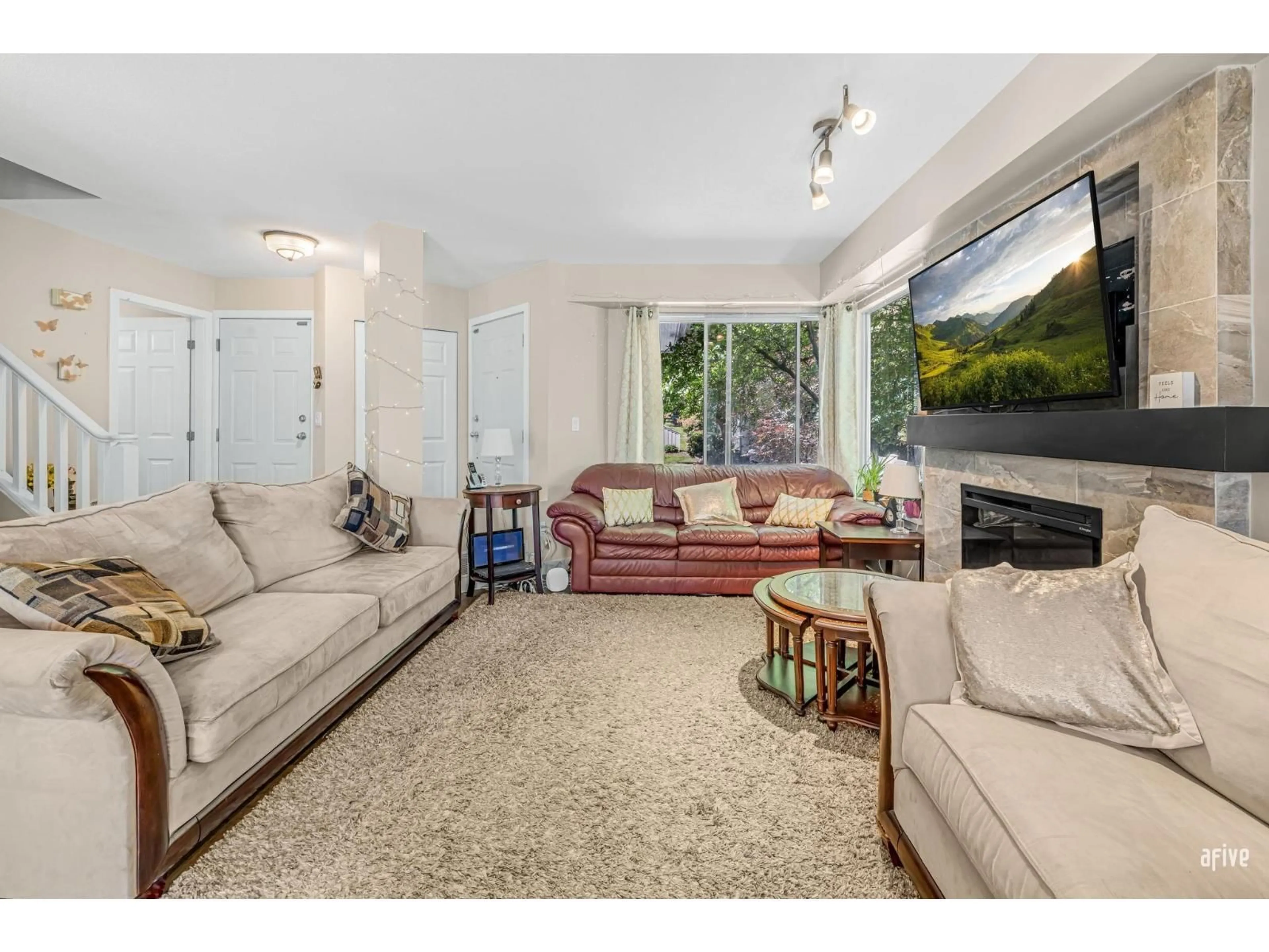 Living room with furniture, unknown for 232 - 13900 HYLAND ROAD, Surrey British Columbia V3W1K4