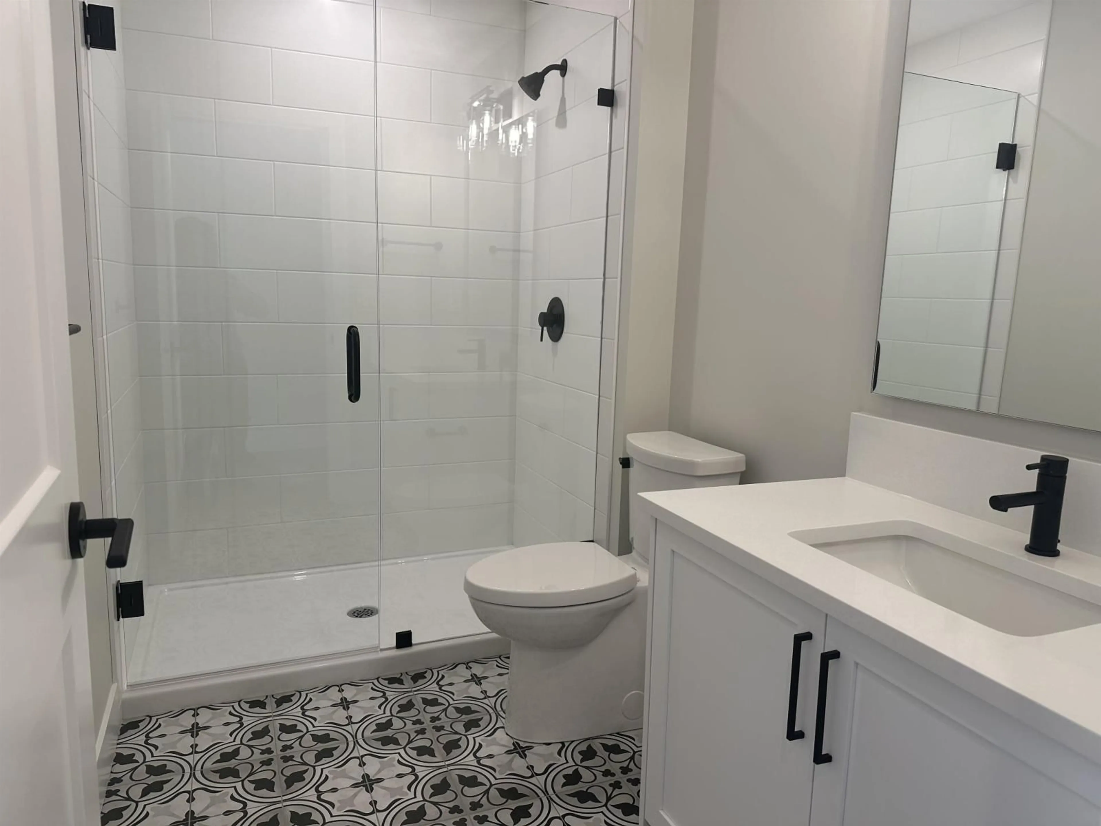 Contemporary bathroom, ceramic/tile floor for 1985 SPARROW HAWK PLACE, Agassiz British Columbia V0M1A1