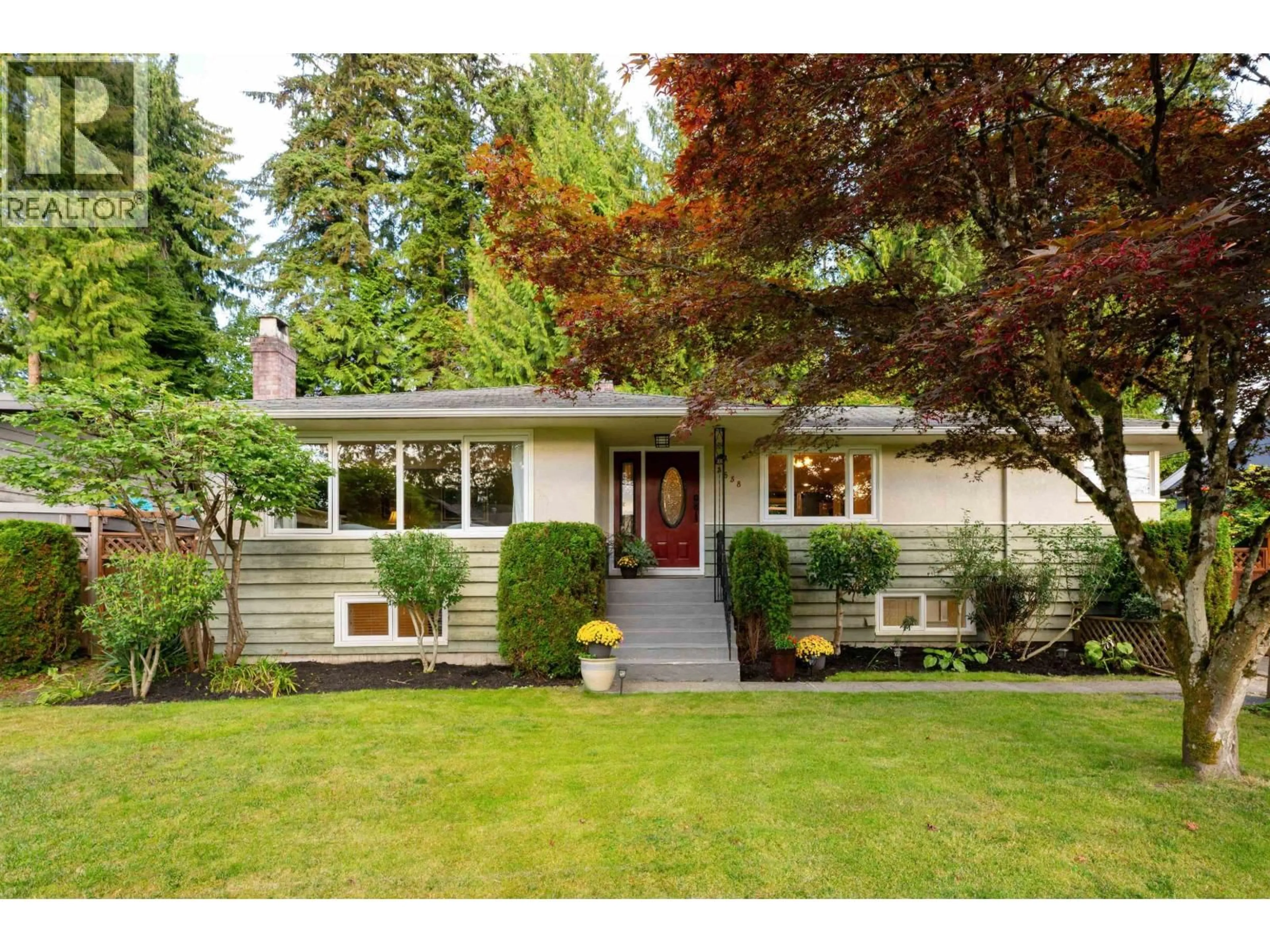 Home with vinyl exterior material, street for 3658 LORAINE AVENUE, North Vancouver British Columbia V7R4B8