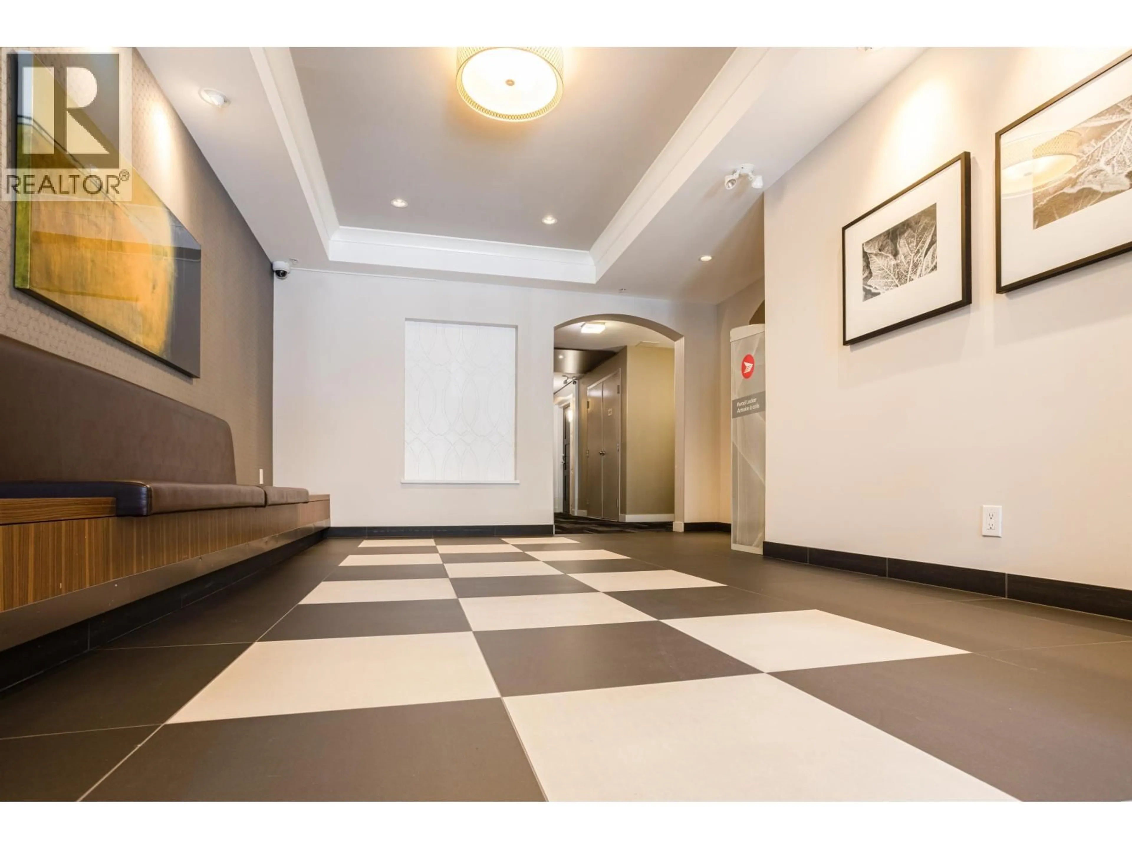 Indoor foyer for 207 - 553 FOSTER AVENUE, Coquitlam British Columbia V3J0B5