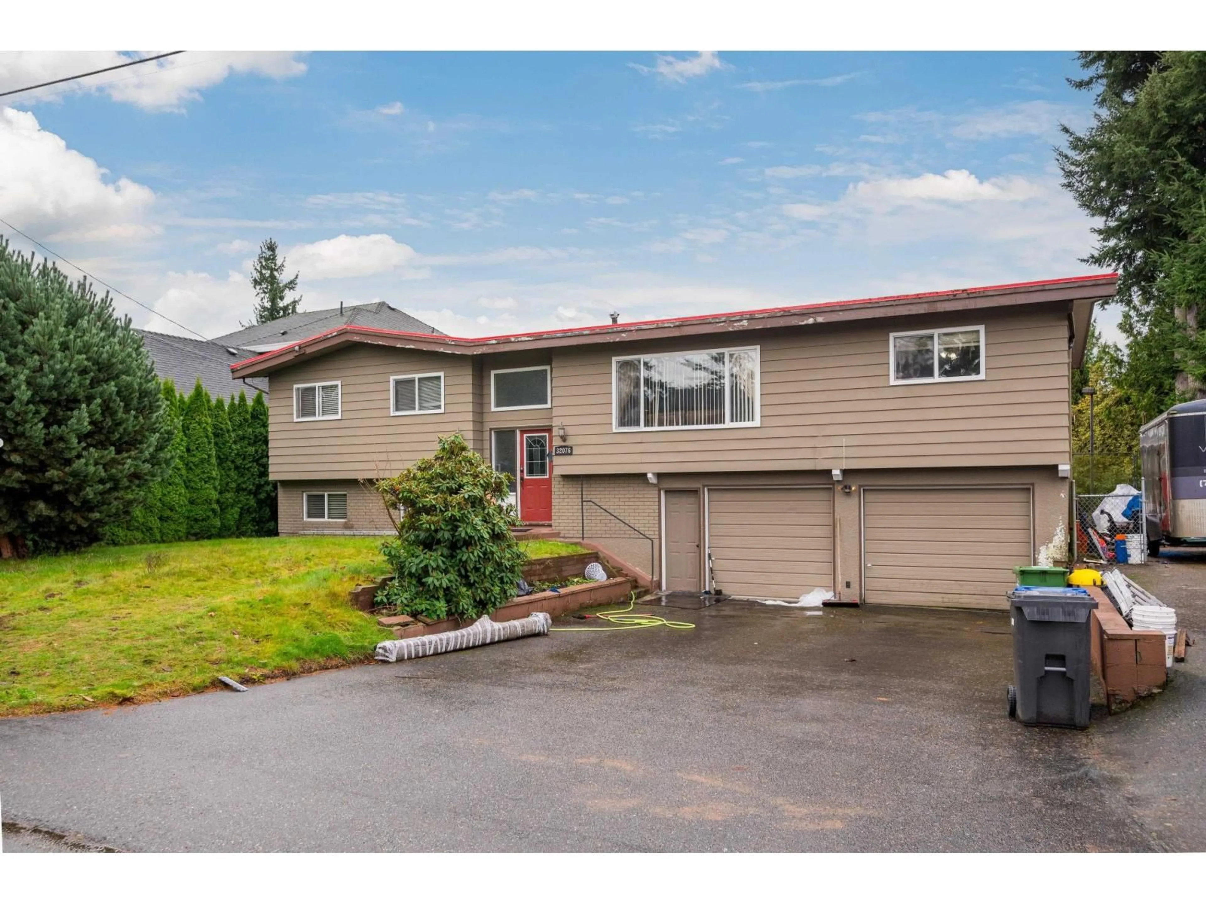 Home with vinyl exterior material, street for 32076 DORMICK AVENUE, Abbotsford British Columbia V2T1V4