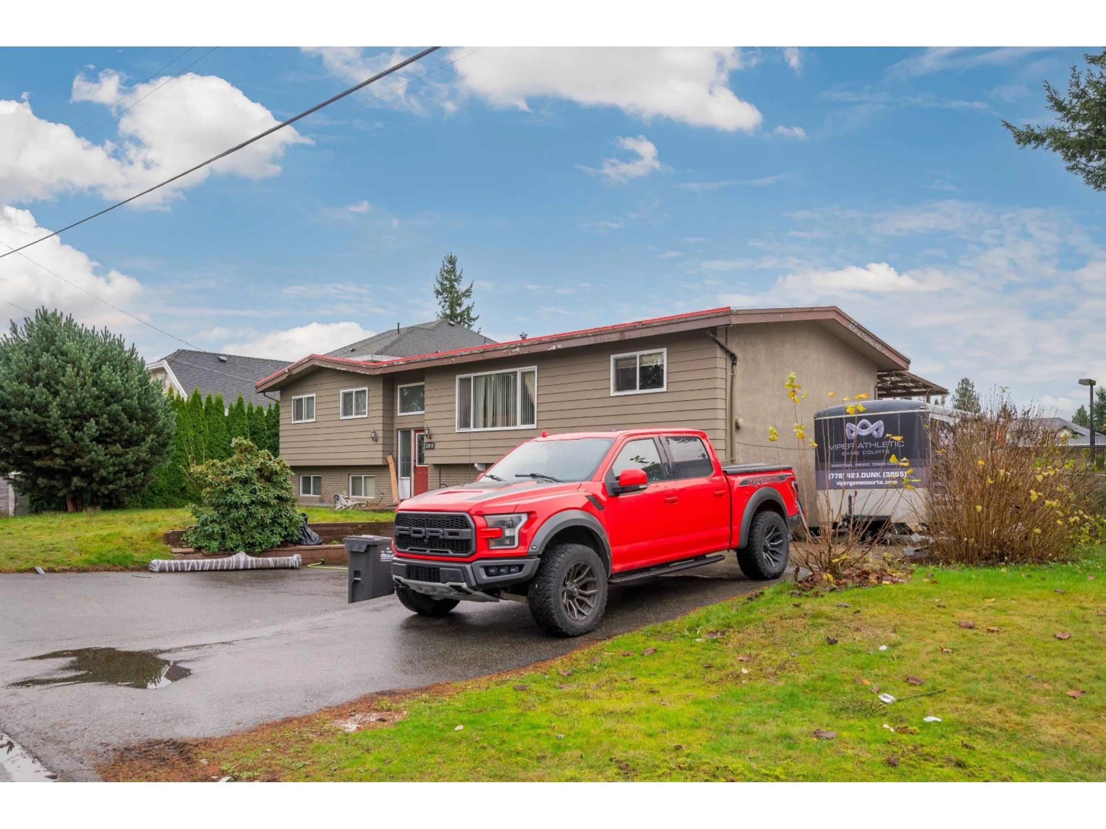 A pic from outside/outdoor area/front of a property/back of a property/a pic from drone, street for 32076 DORMICK AVENUE, Abbotsford British Columbia V2T1V4