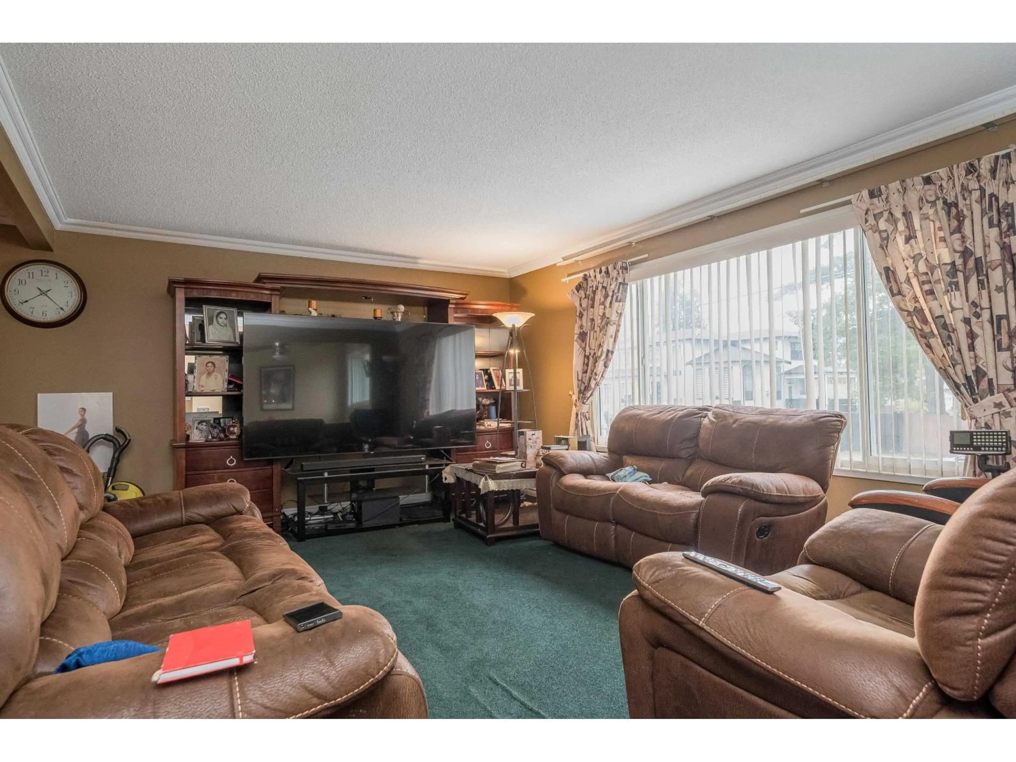 Living room with furniture, unknown for 32076 DORMICK AVENUE, Abbotsford British Columbia V2T1V4