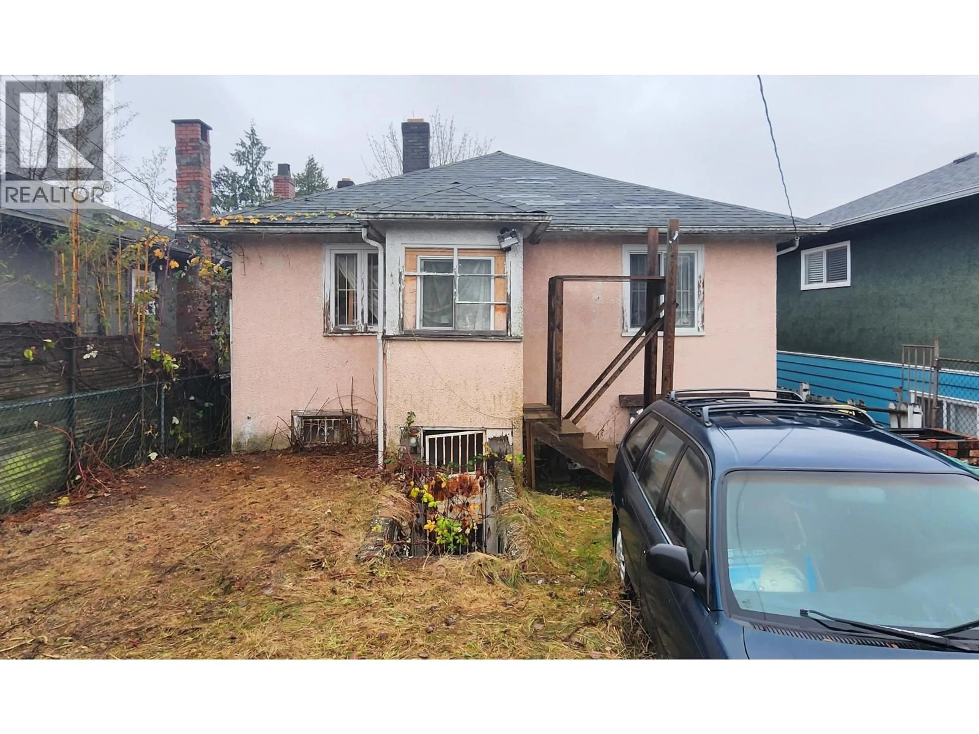 A pic from outside/outdoor area/front of a property/back of a property/a pic from drone, street for 5302 INVERNESS STREET, Vancouver British Columbia V5W3N8