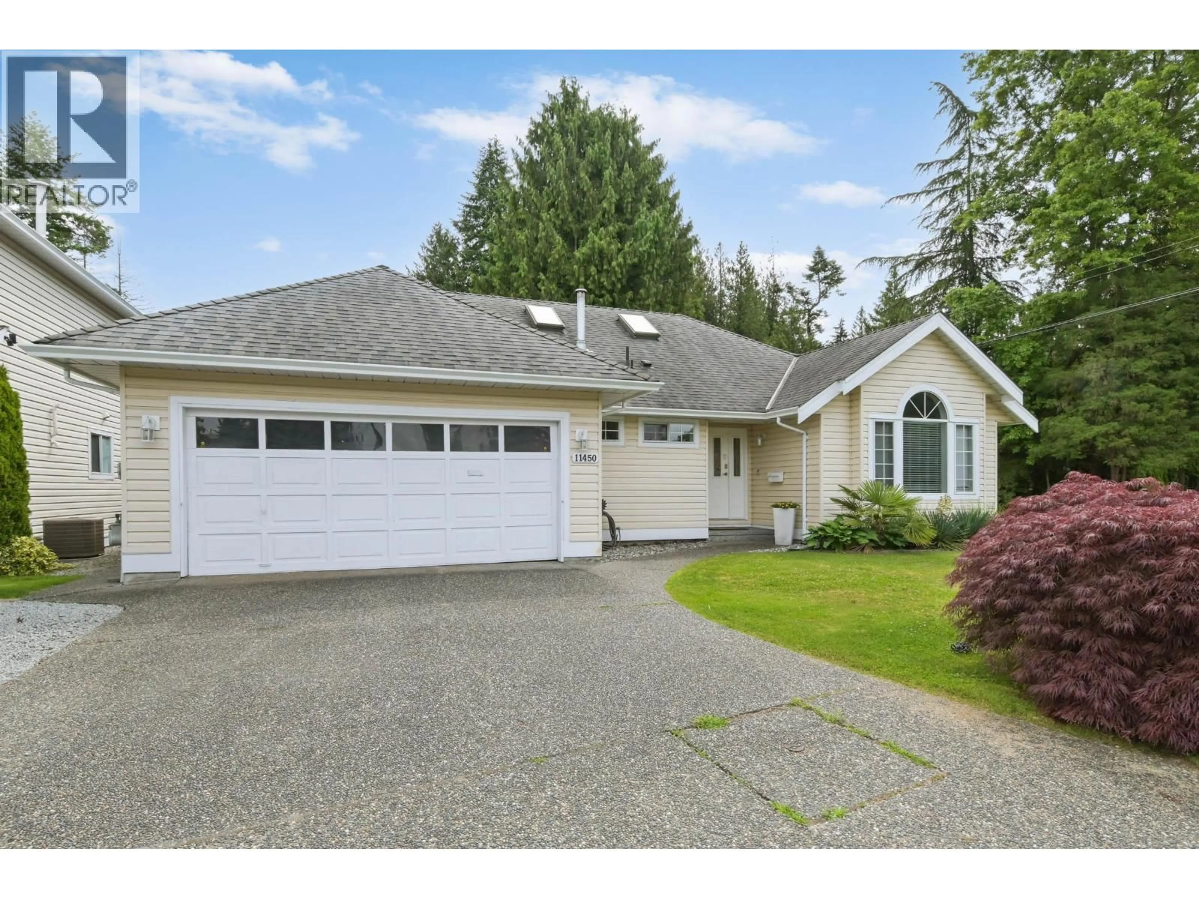 Home with vinyl exterior material, street for 11450 207A STREET, Maple Ridge British Columbia V2X0C7