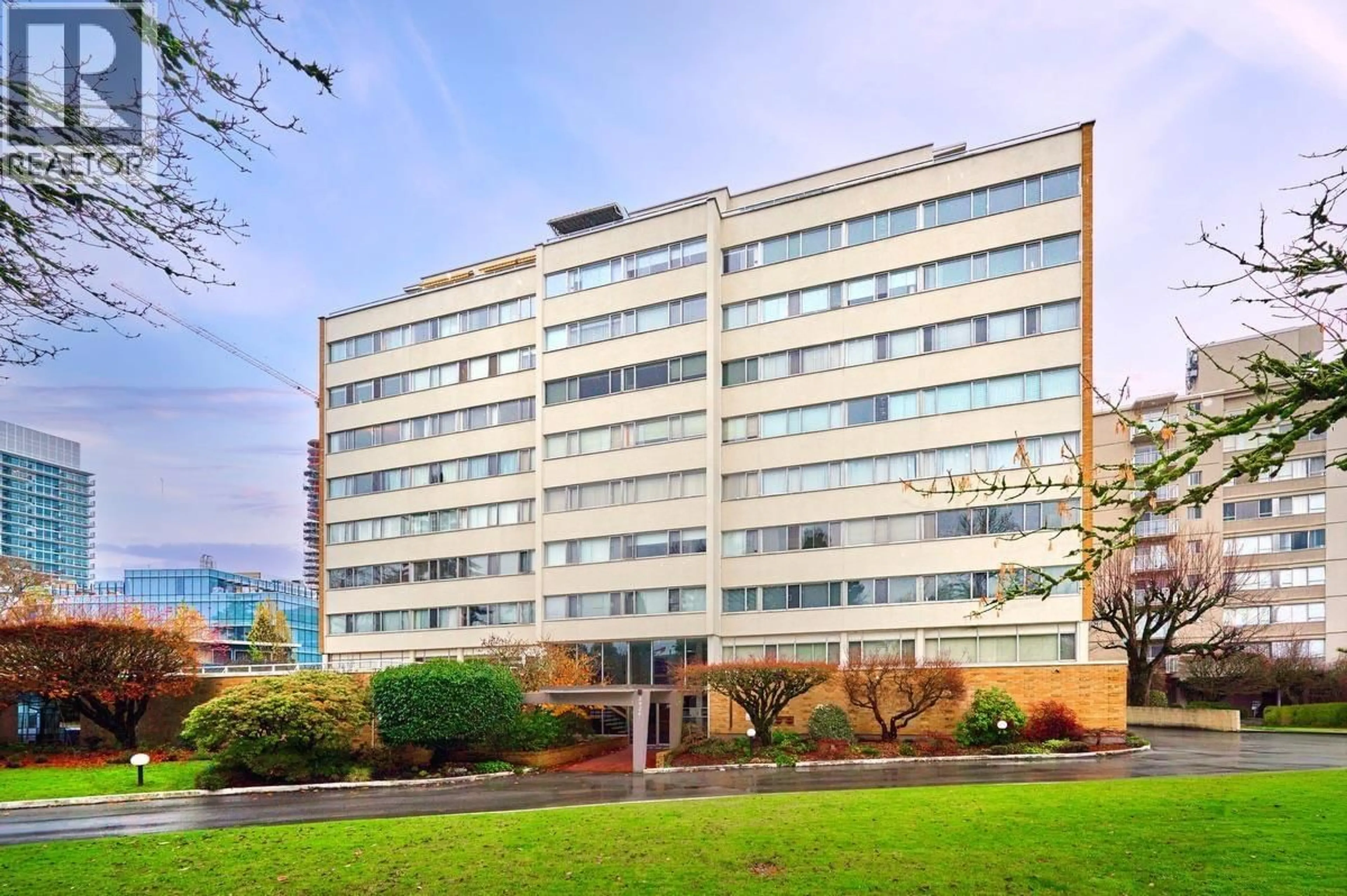 Indoor foyer for 205 - 5926 TISDALL STREET, Vancouver British Columbia V5Z3N2