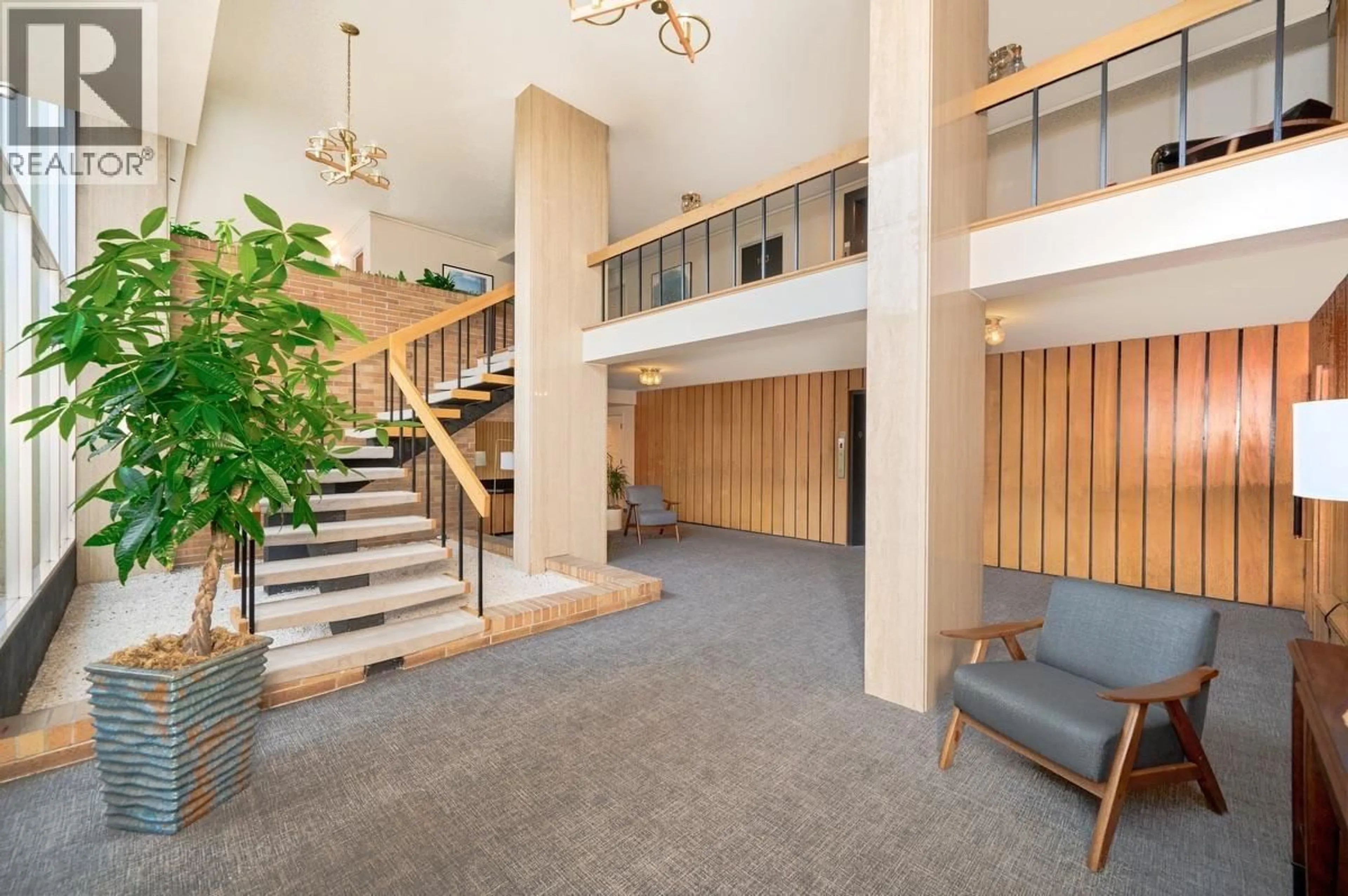 Indoor foyer for 205 - 5926 TISDALL STREET, Vancouver British Columbia V5Z3N2