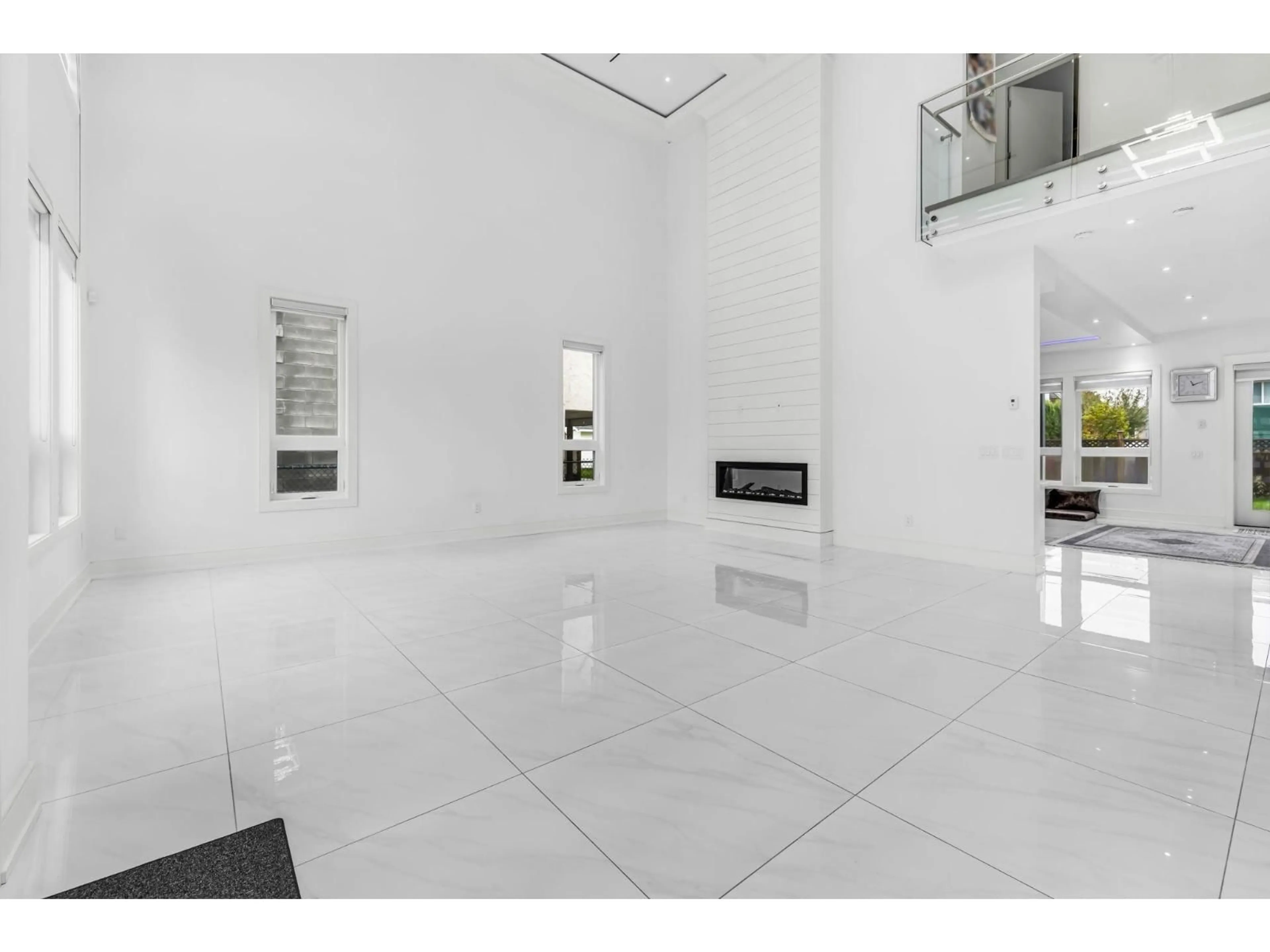 Indoor foyer for 6595 DAYTON DRIVE, Chilliwack British Columbia V2R1V4