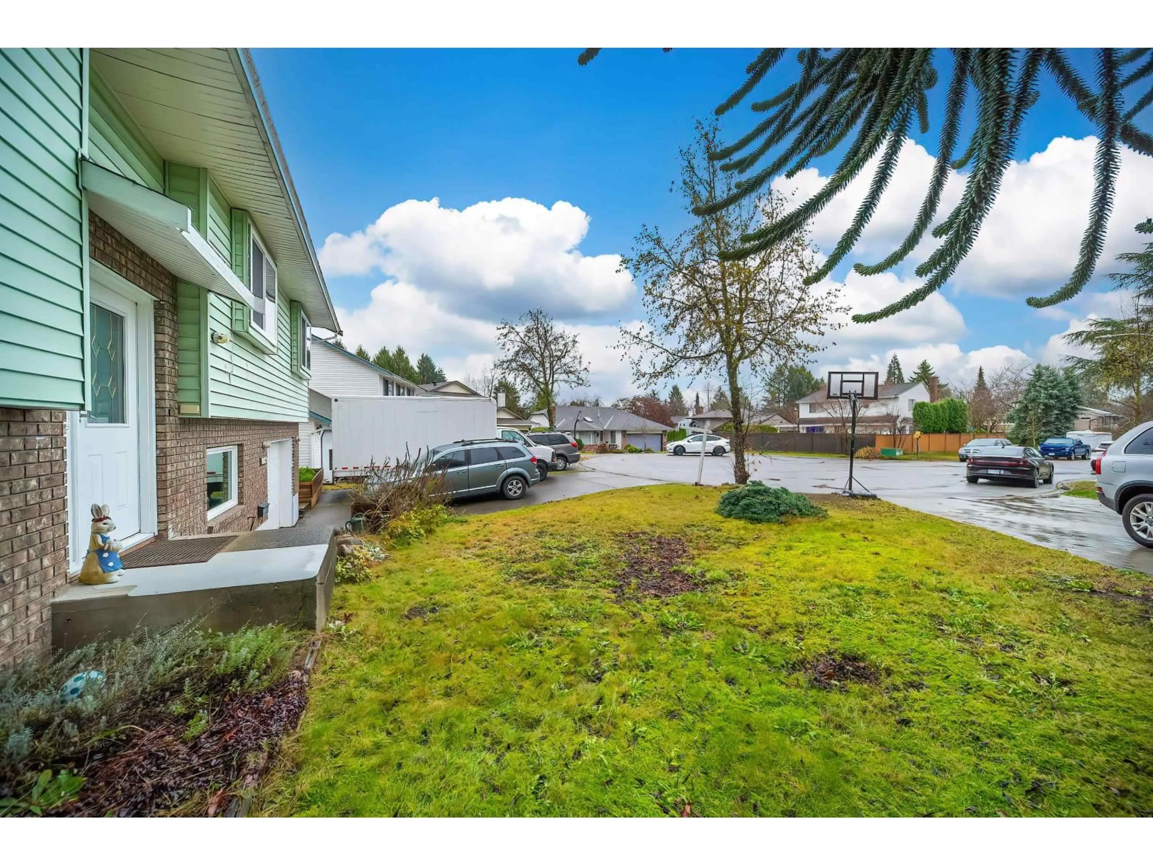 A pic from outside/outdoor area/front of a property/back of a property/a pic from drone, street for 10123 158A STREET, Surrey British Columbia V4N2P8