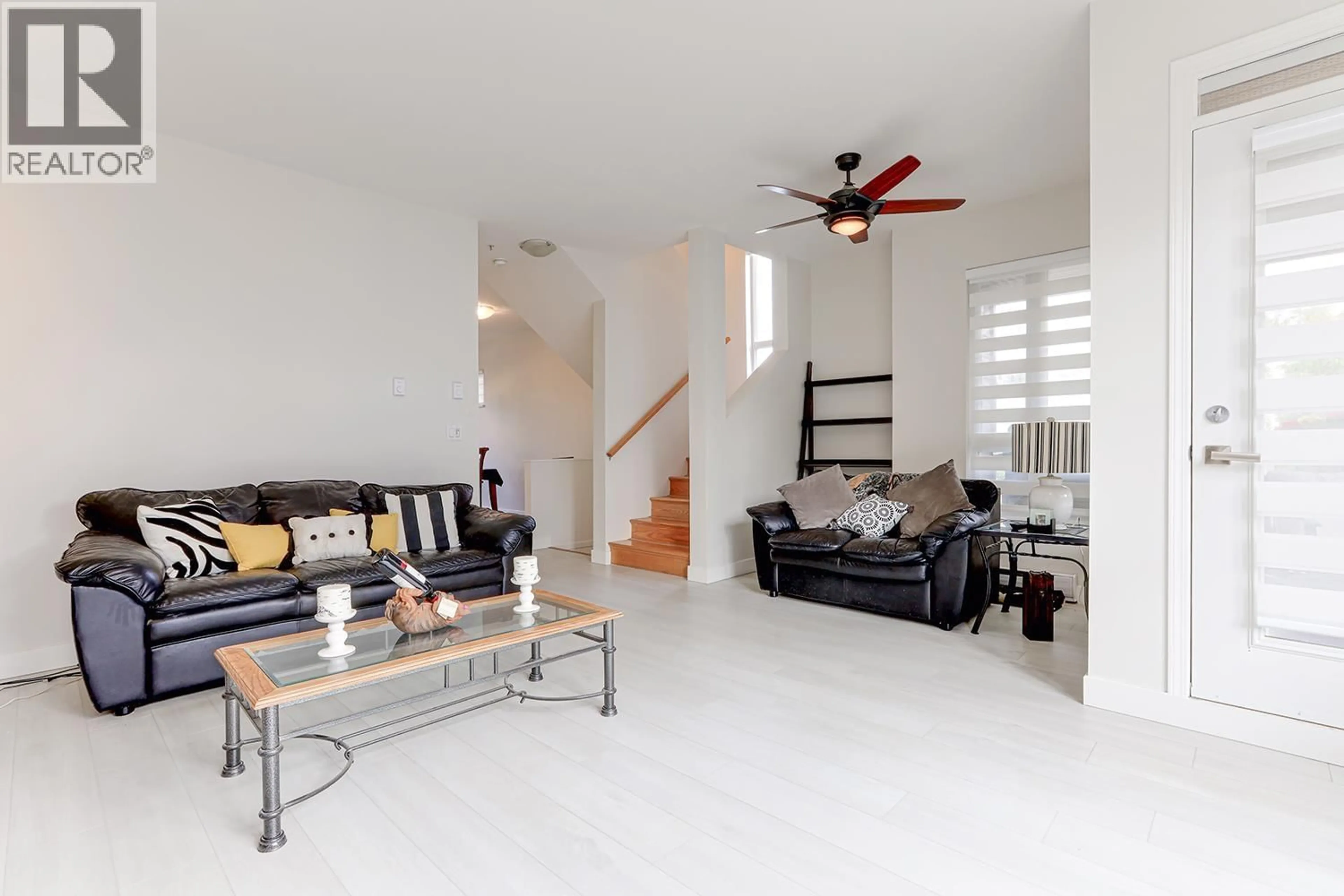 Living room with furniture, unknown for 47 - 160 PEMBINA STREET, New Westminster British Columbia V3M0A3