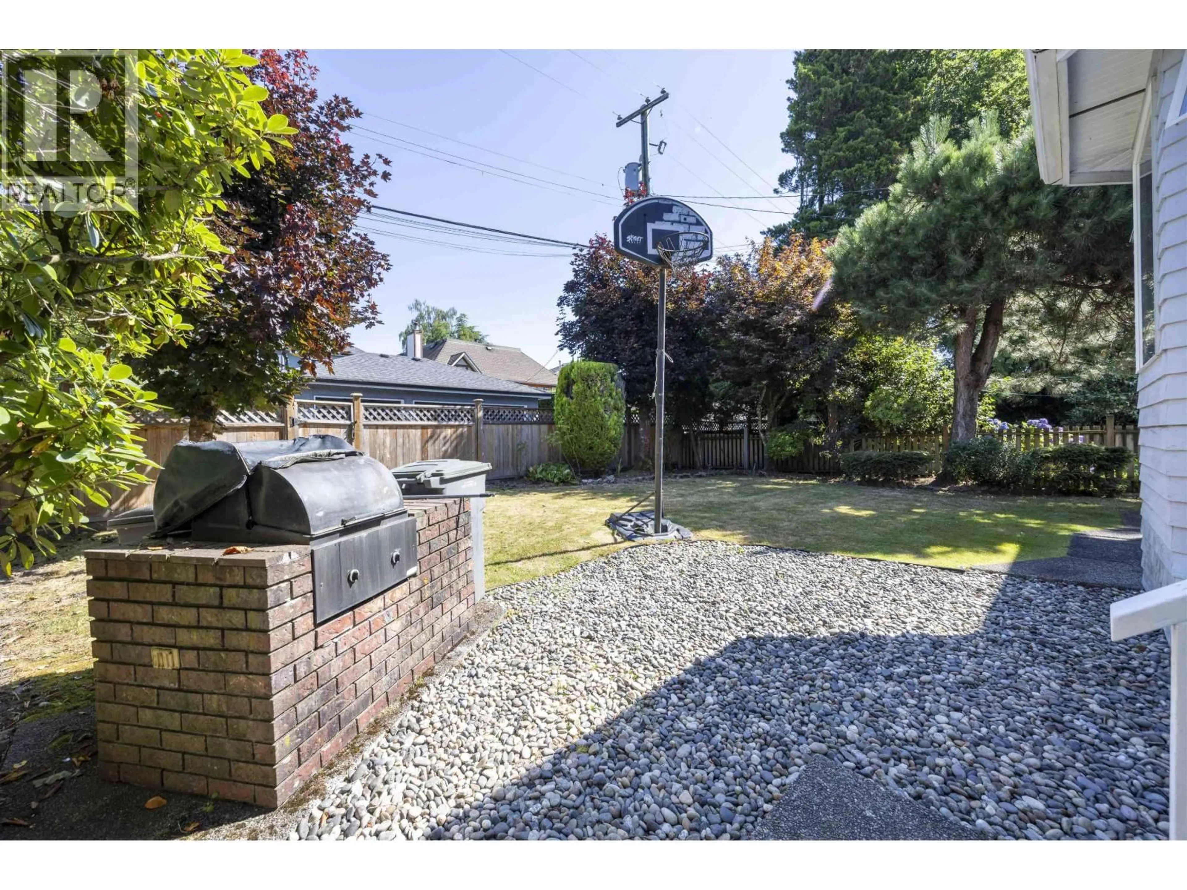 A pic from outside/outdoor area/front of a property/back of a property/a pic from drone, street for 2063 47TH AVENUE, Vancouver British Columbia V6M2M5