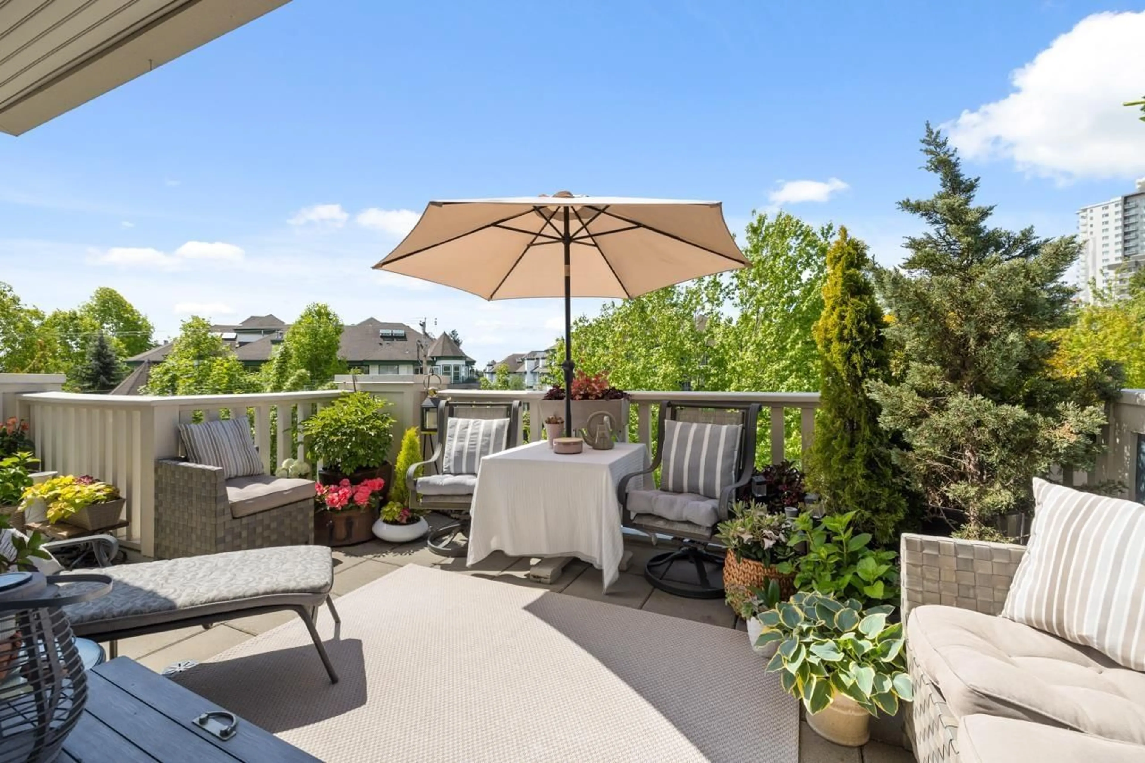 Patio, water/lake/river/ocean view for 302 - 15392 16A AVENUE, Surrey British Columbia V4A1S9