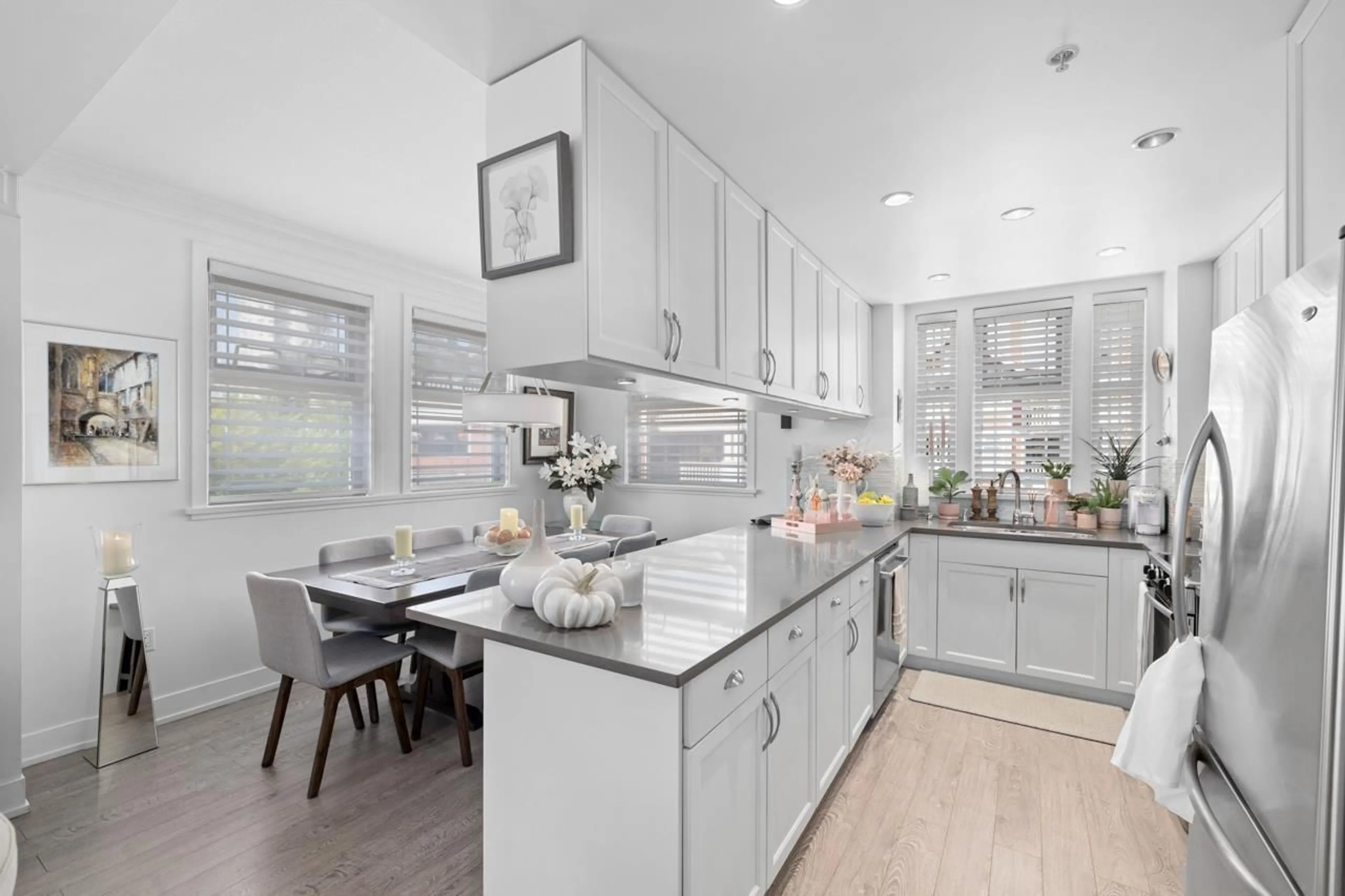 Open concept kitchen, ceramic/tile floor for 302 - 15392 16A AVENUE, Surrey British Columbia V4A1S9