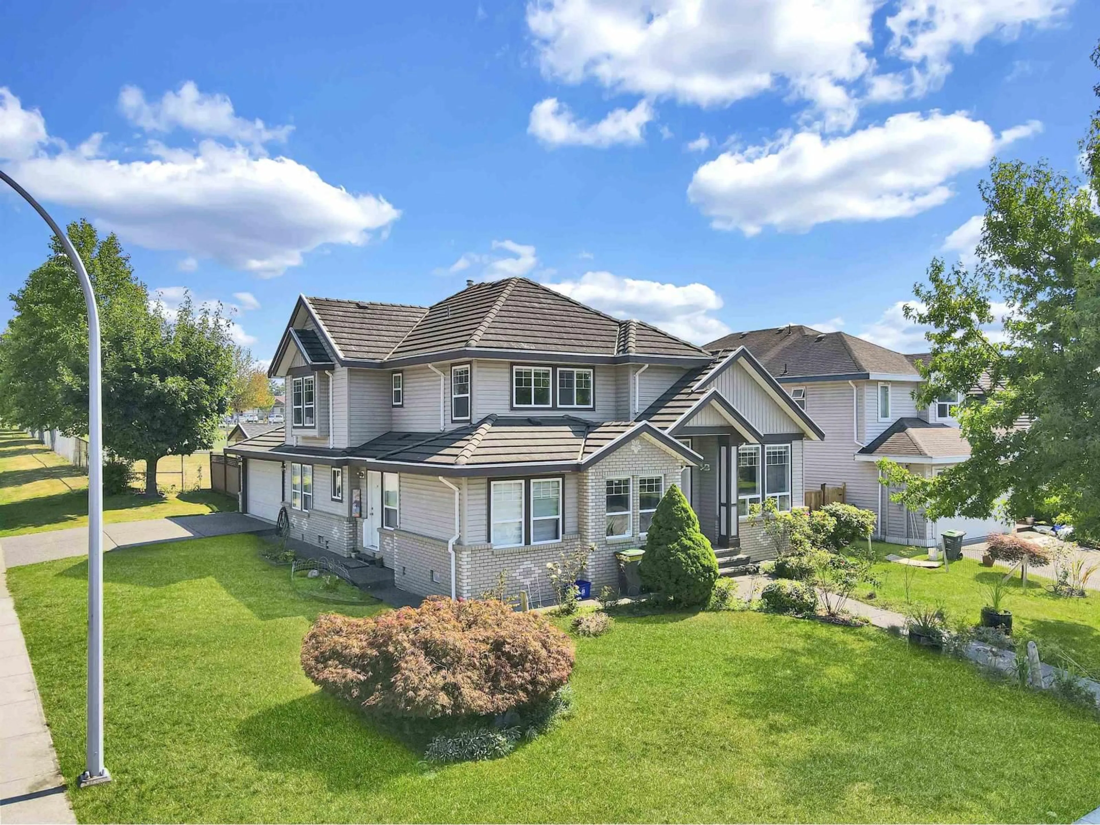 A pic from outside/outdoor area/front of a property/back of a property/a pic from drone, water/lake/river/ocean view for 9086 137A STREET, Surrey British Columbia V3V7N6