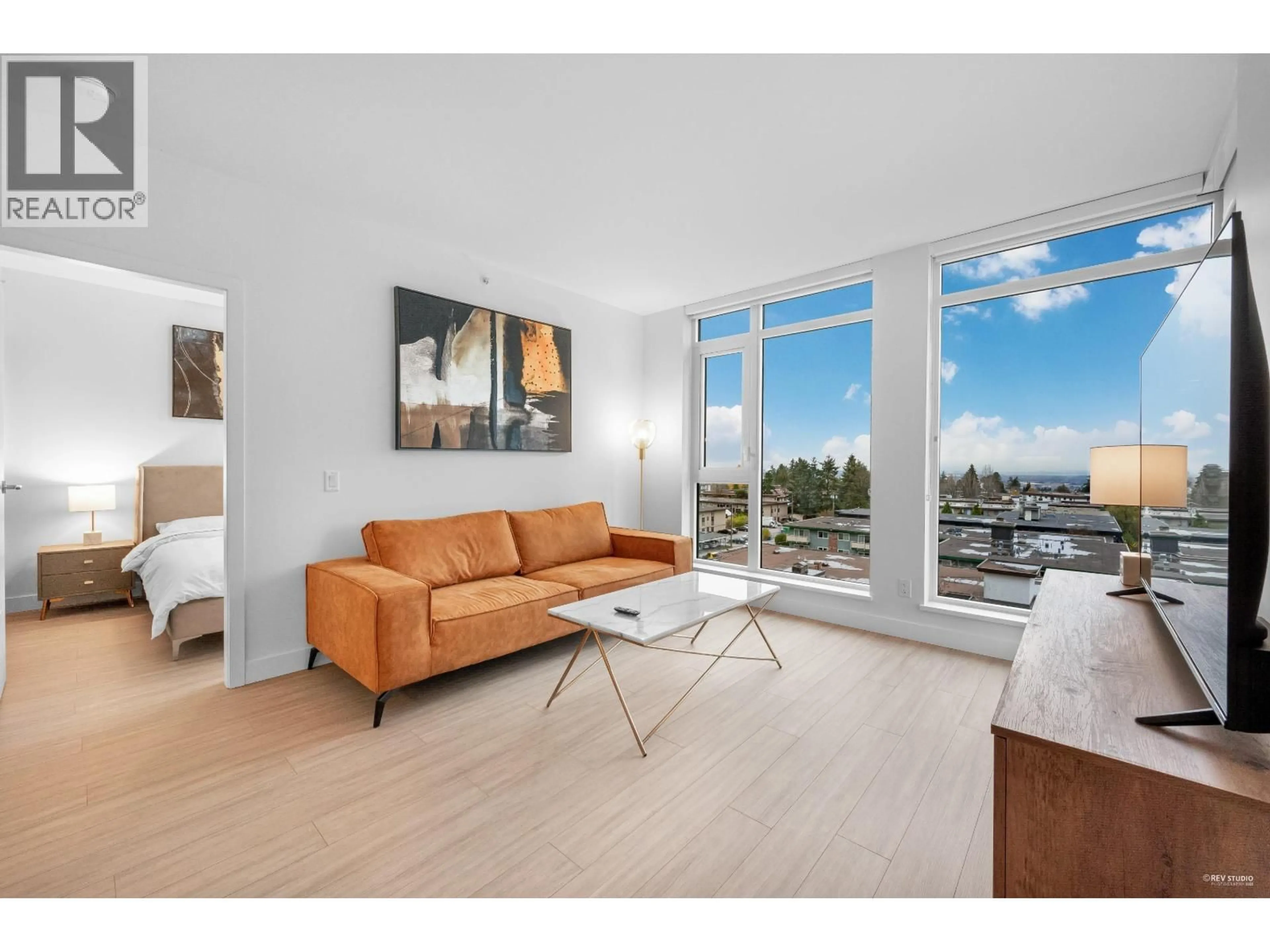 Living room with furniture, unknown for 703 - 6398 SILVER AVENUE, Burnaby British Columbia V5H0K7