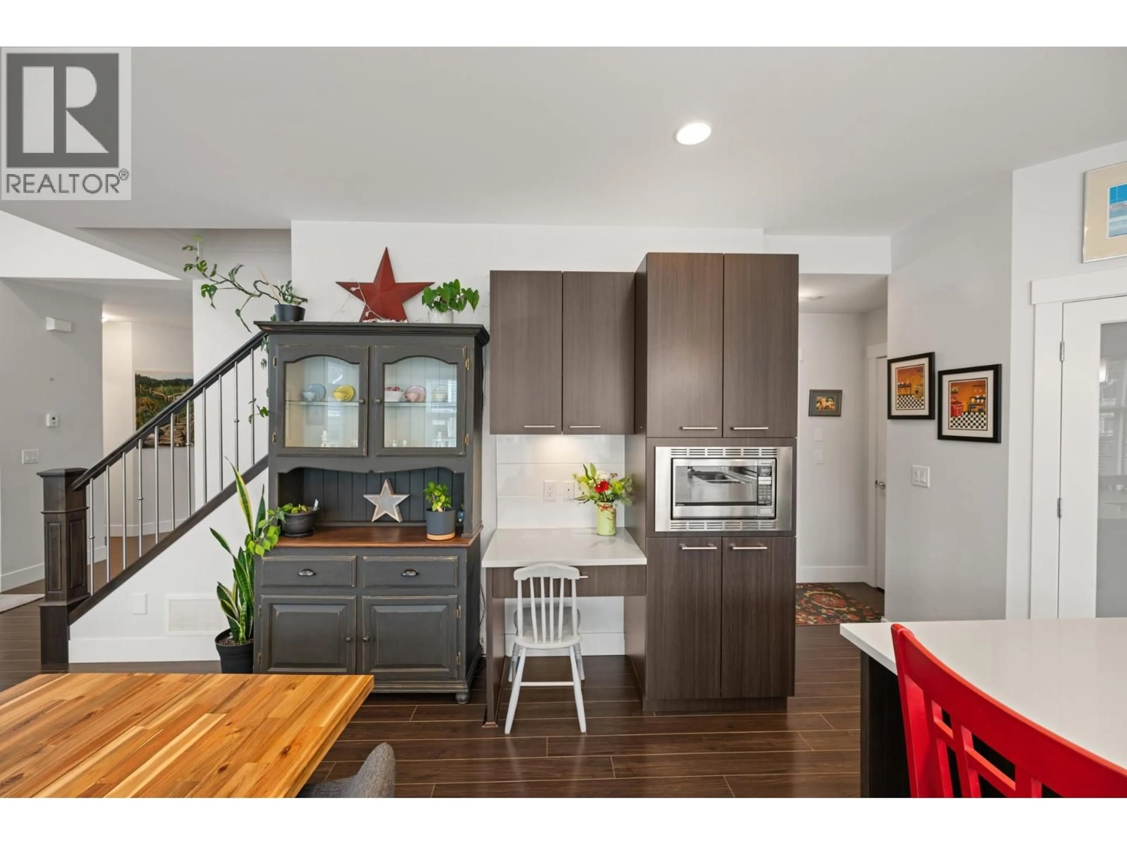 Open concept kitchen, wood/laminate floor for 4676 BLUE HERON WAY, Tsawwassen British Columbia V4M0A8