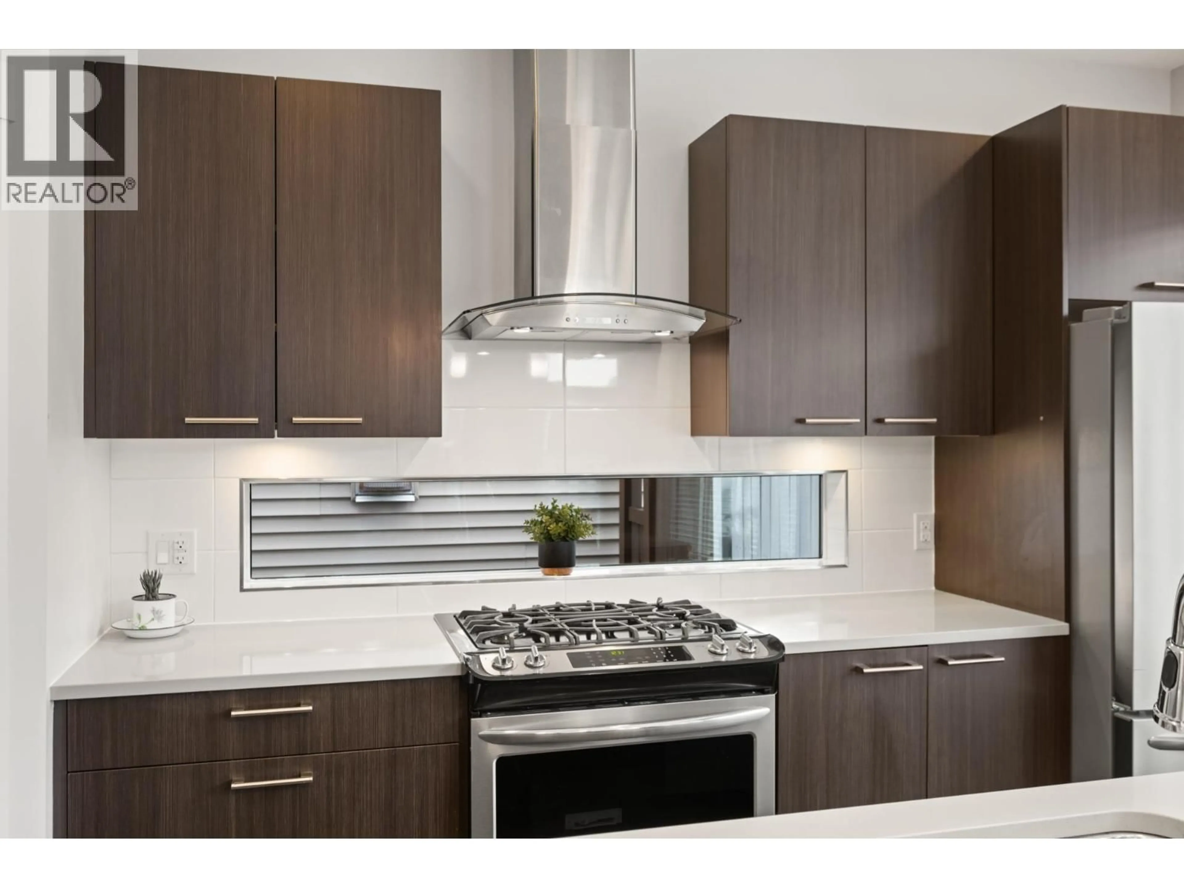 Contemporary kitchen, unknown for 4676 BLUE HERON WAY, Tsawwassen British Columbia V4M0A8