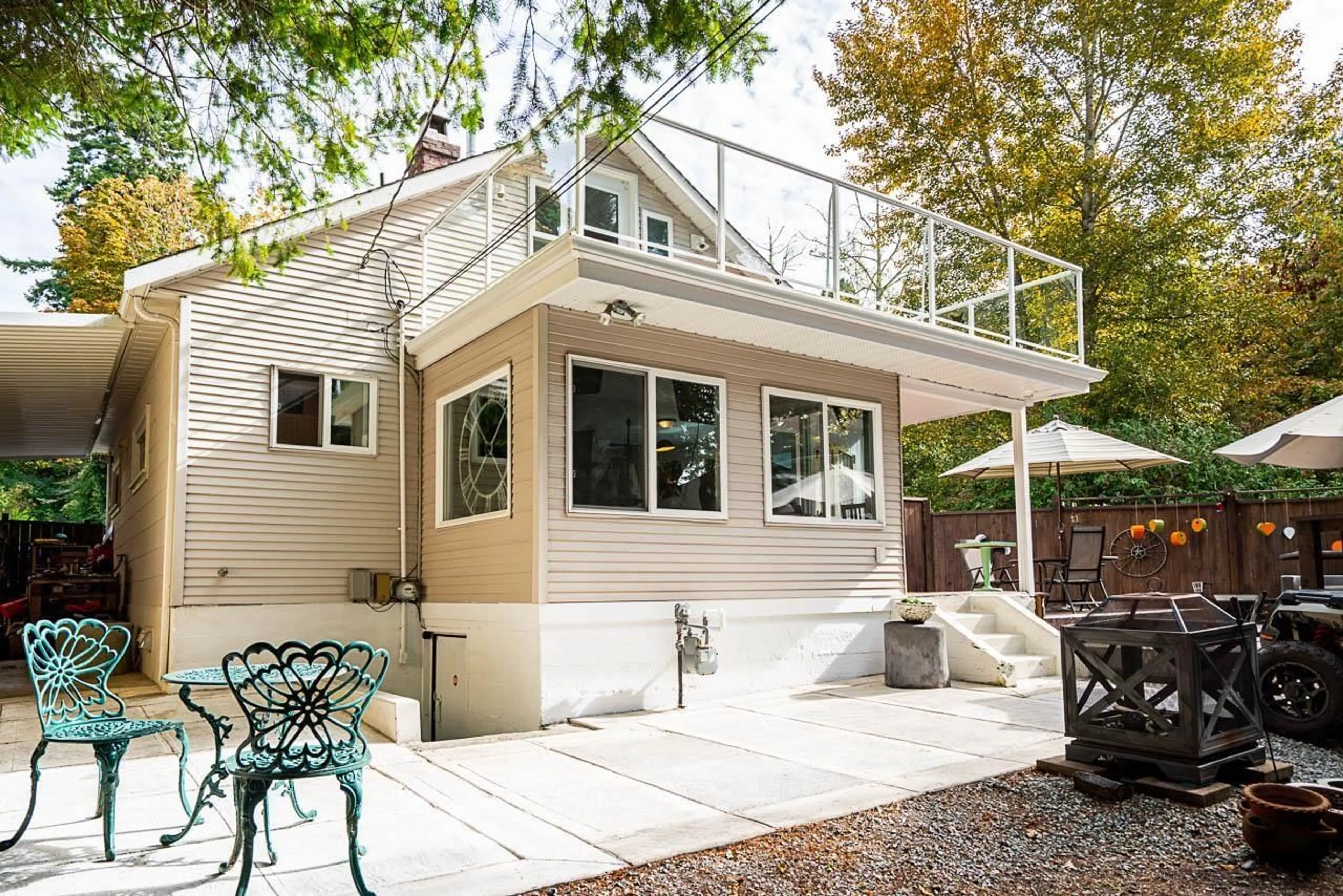 Patio, unknown for 2725 GORDON AVENUE, Surrey British Columbia V4A3J2