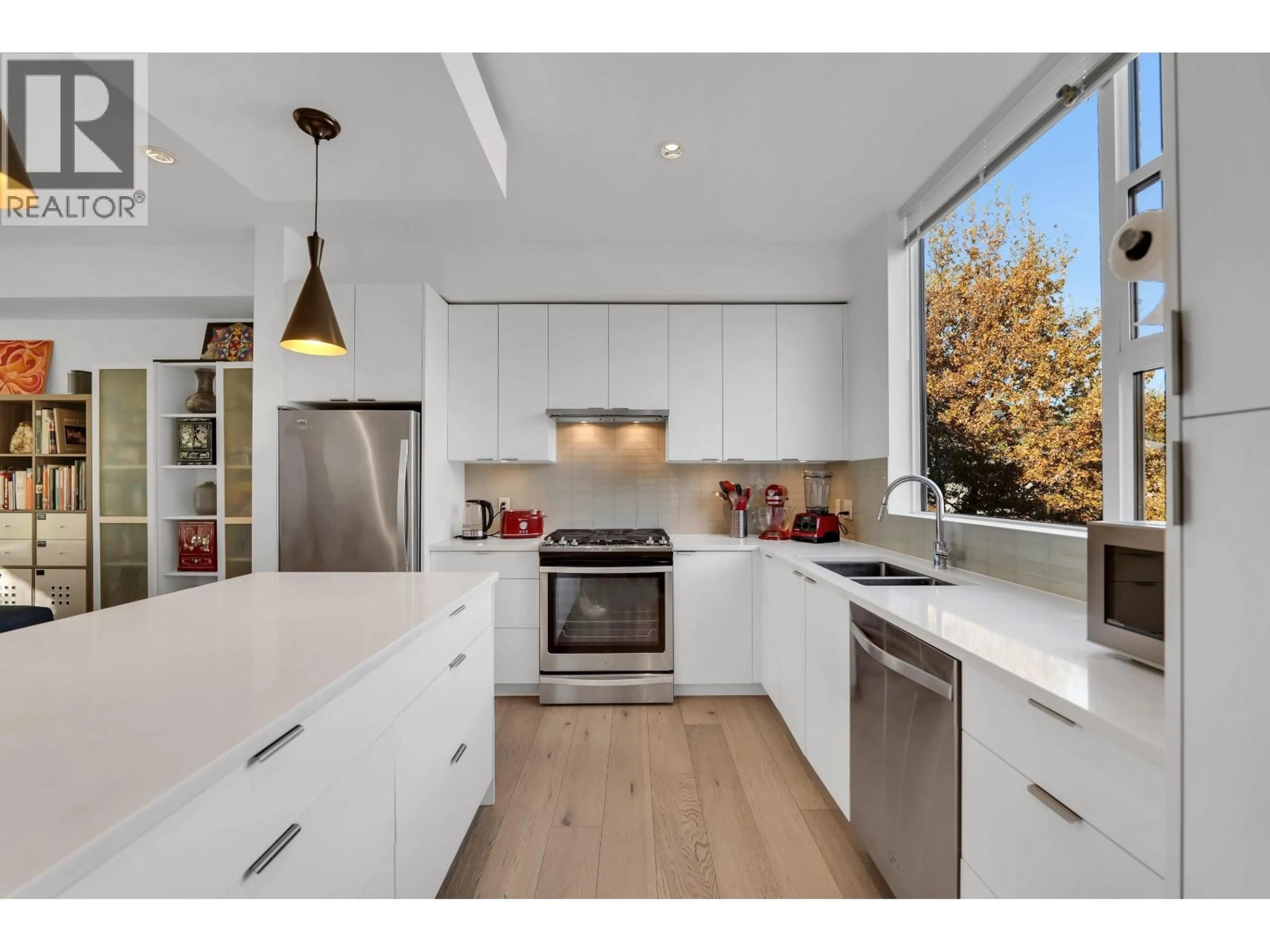 Contemporary kitchen, unknown for 4 - 38447 BUCKLEY AVENUE, Squamish British Columbia V8B0B8