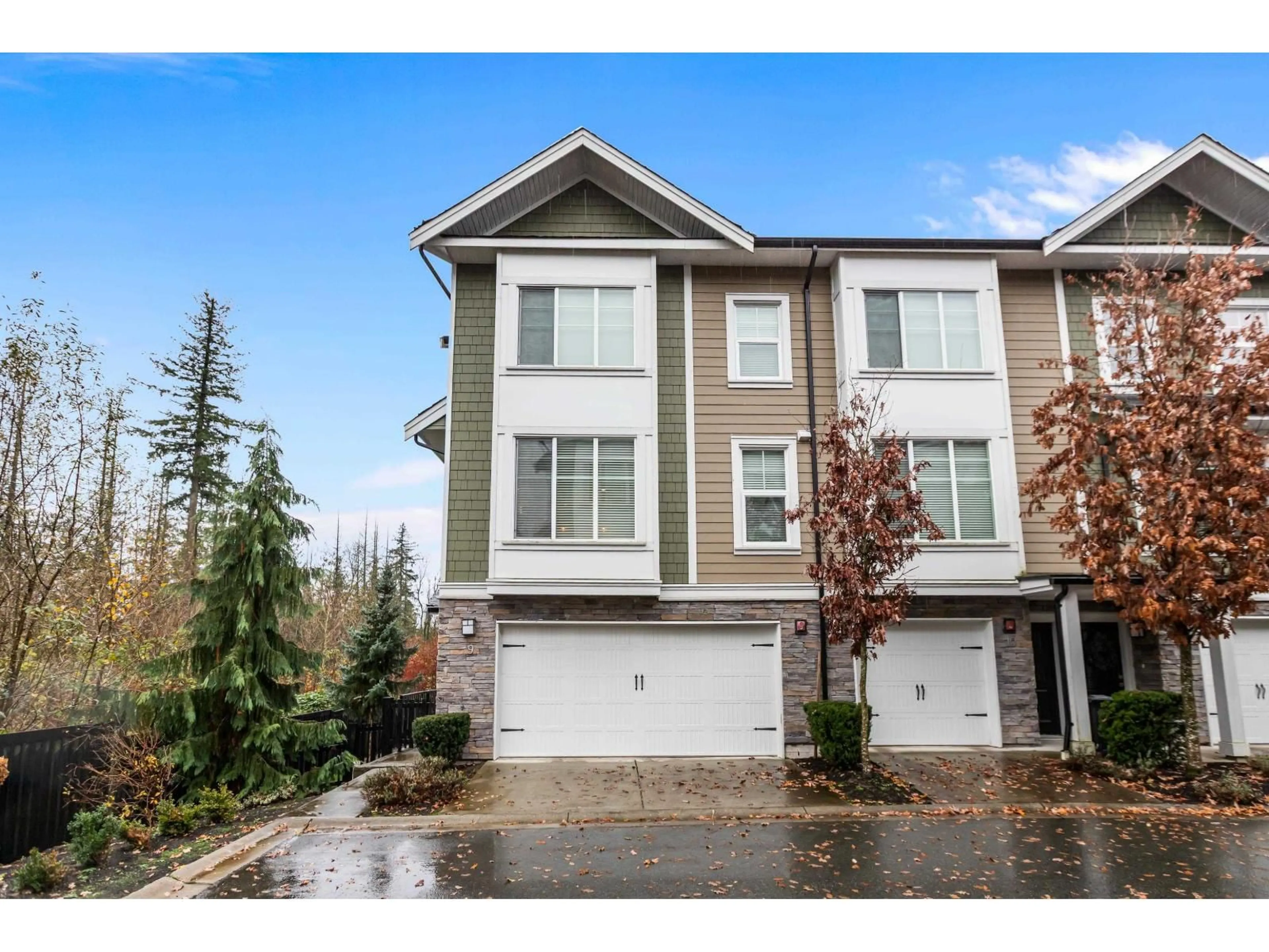 A pic from outside/outdoor area/front of a property/back of a property/a pic from drone, unknown for 9 - 21150 76A AVENUE, Langley British Columbia V2Y0V9