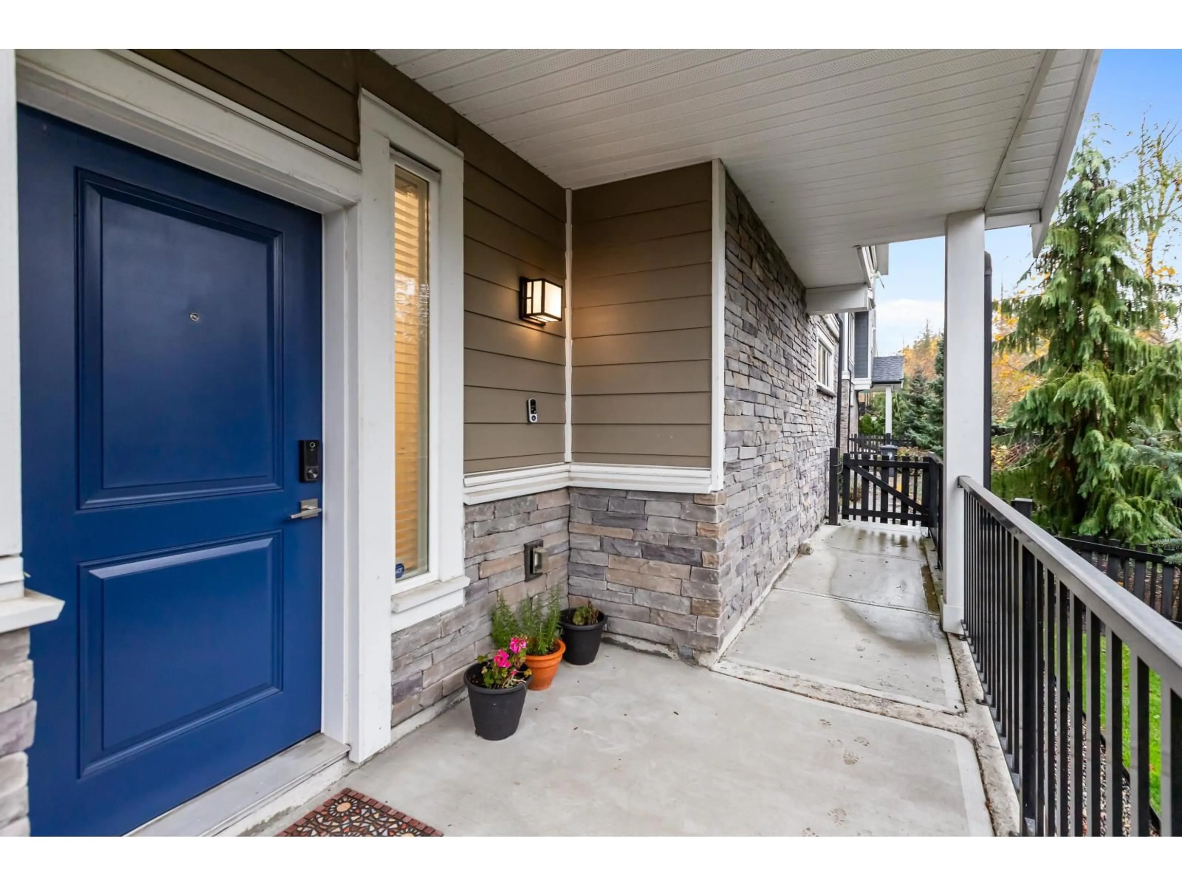 Indoor entryway for 9 - 21150 76A AVENUE, Langley British Columbia V2Y0V9