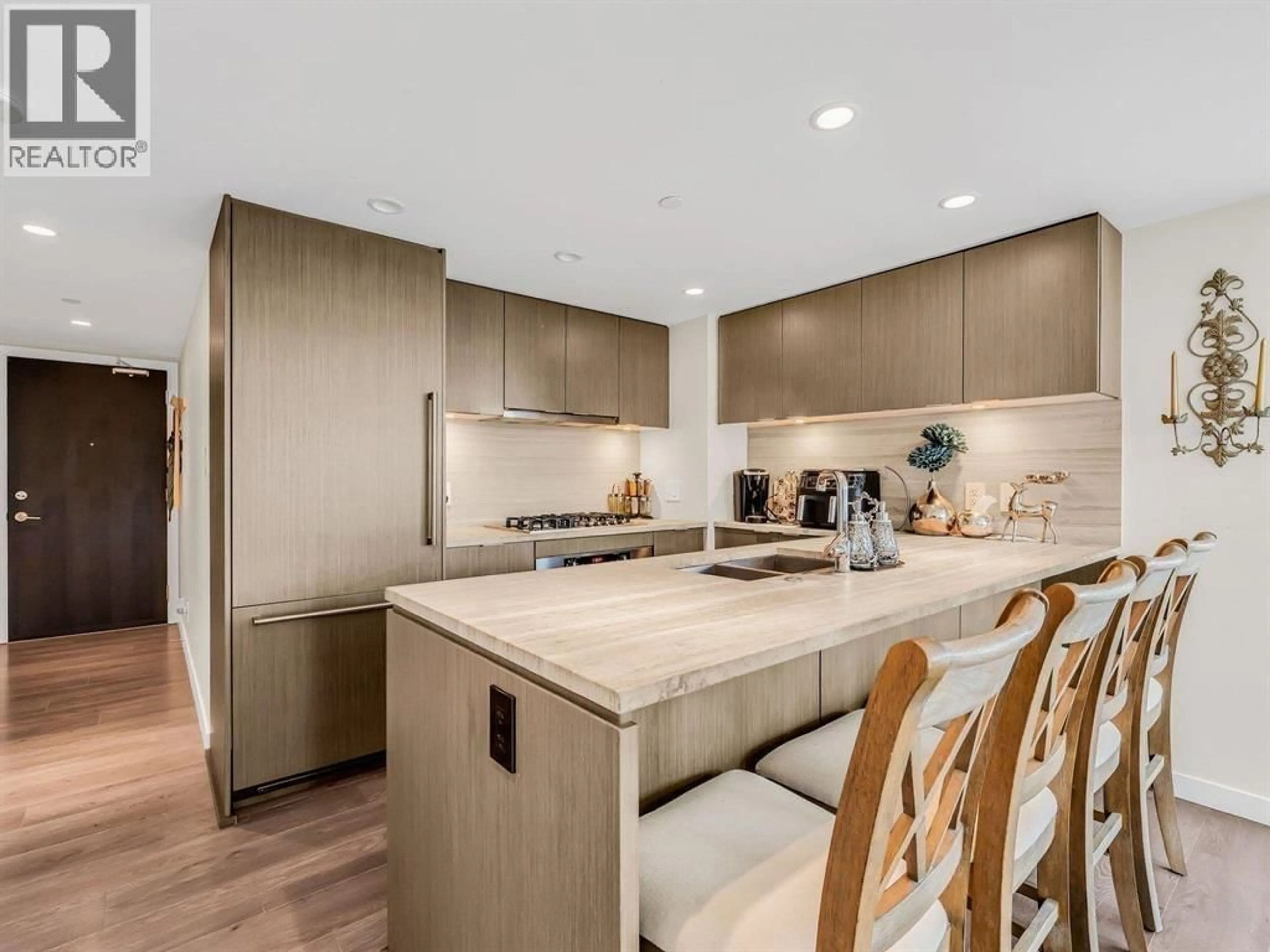 Contemporary kitchen, unknown for 602 - 112 13TH STREET, North Vancouver British Columbia V7L0E4